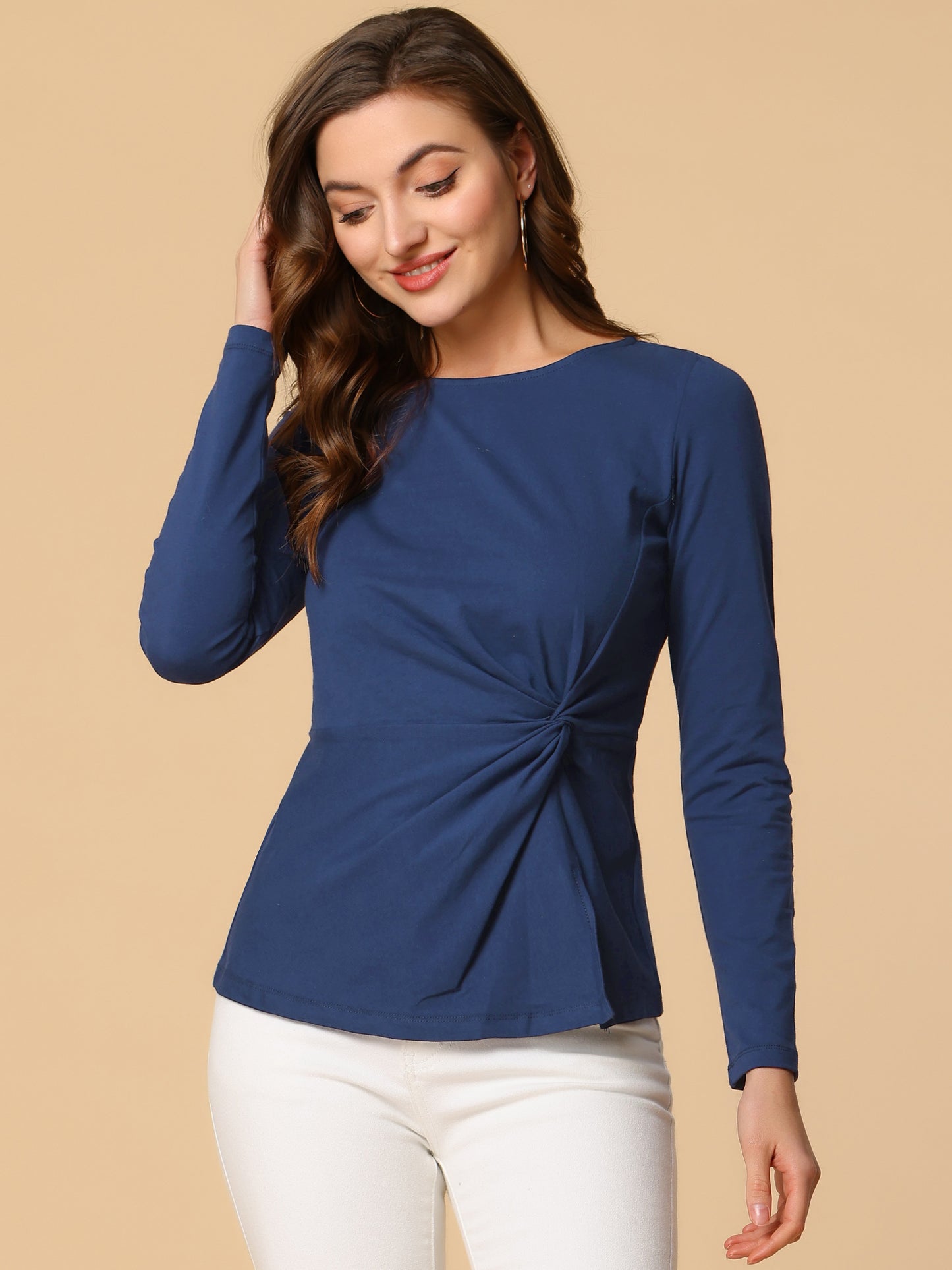 Camiseta fruncida de manga larga con cuello redondo y giro frontal para mujer
