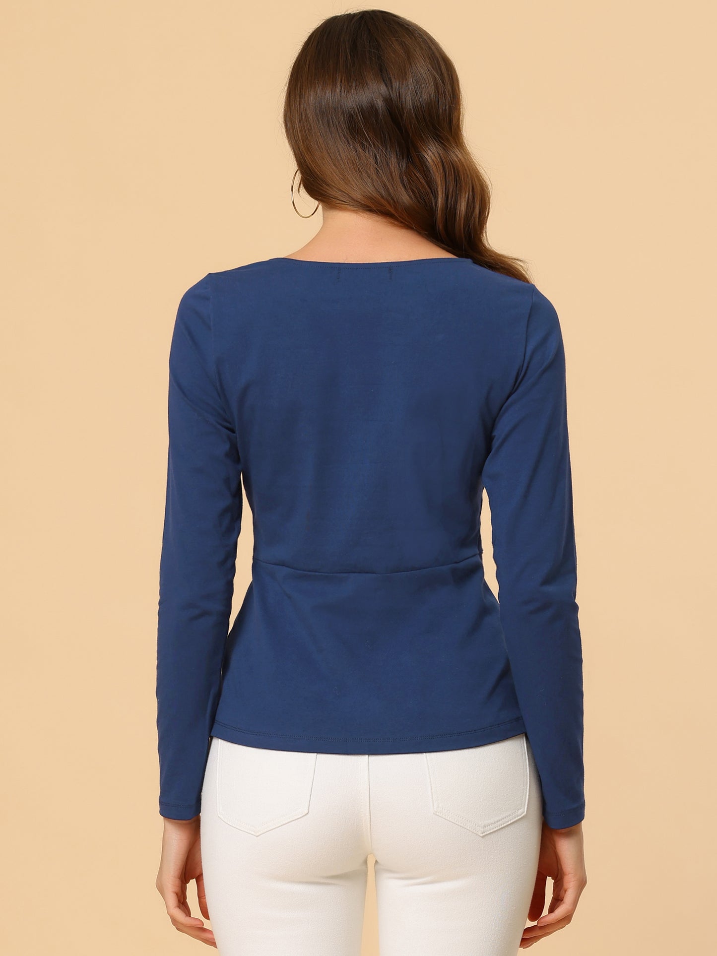 Camiseta fruncida de manga larga con cuello redondo y giro frontal para mujer