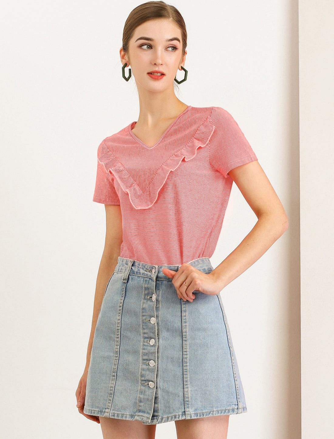 Blusa informal de rayas de manga corta con cuello en V y volantes para mujer