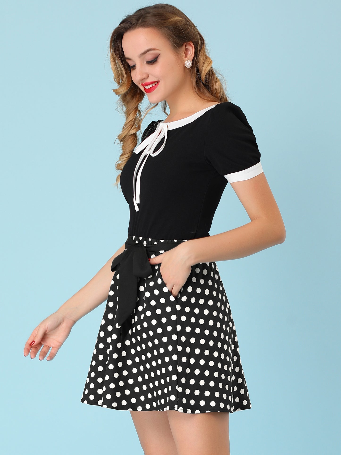 Minifalda retro de lunares con cintura alta, cinturón y bolsillos, estilo años 50 para mujer