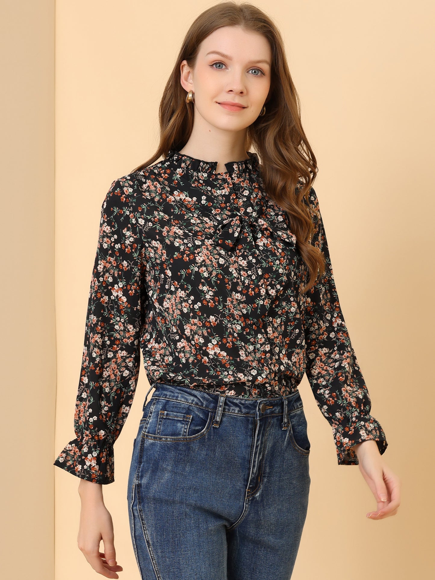 Blusa informal con cuello fruncido y botones con lazo floral para mujer
