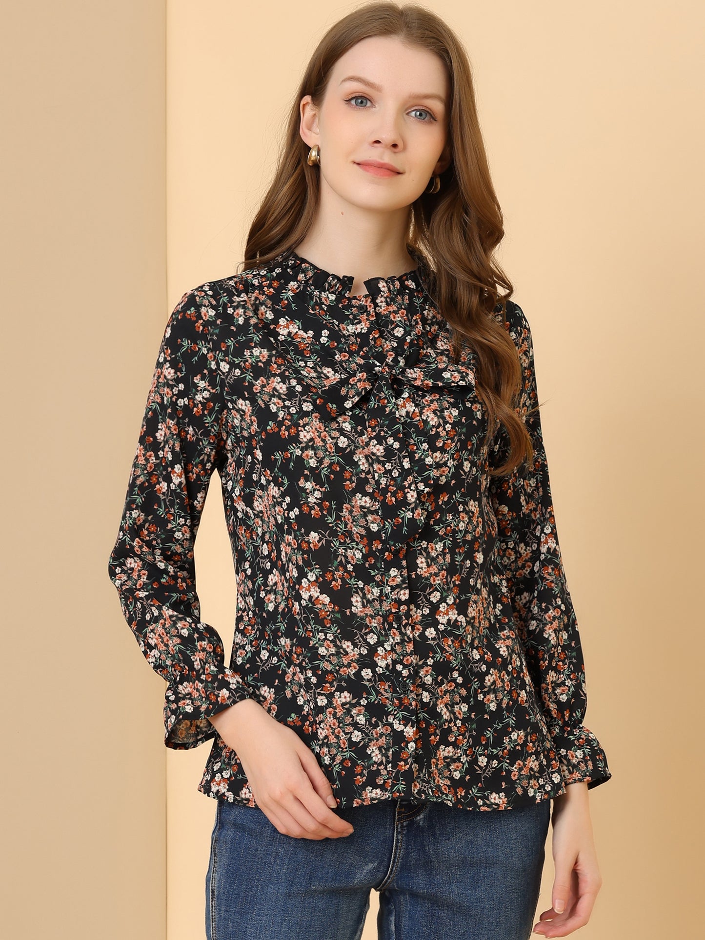 Blusa informal con cuello fruncido y botones con lazo floral para mujer