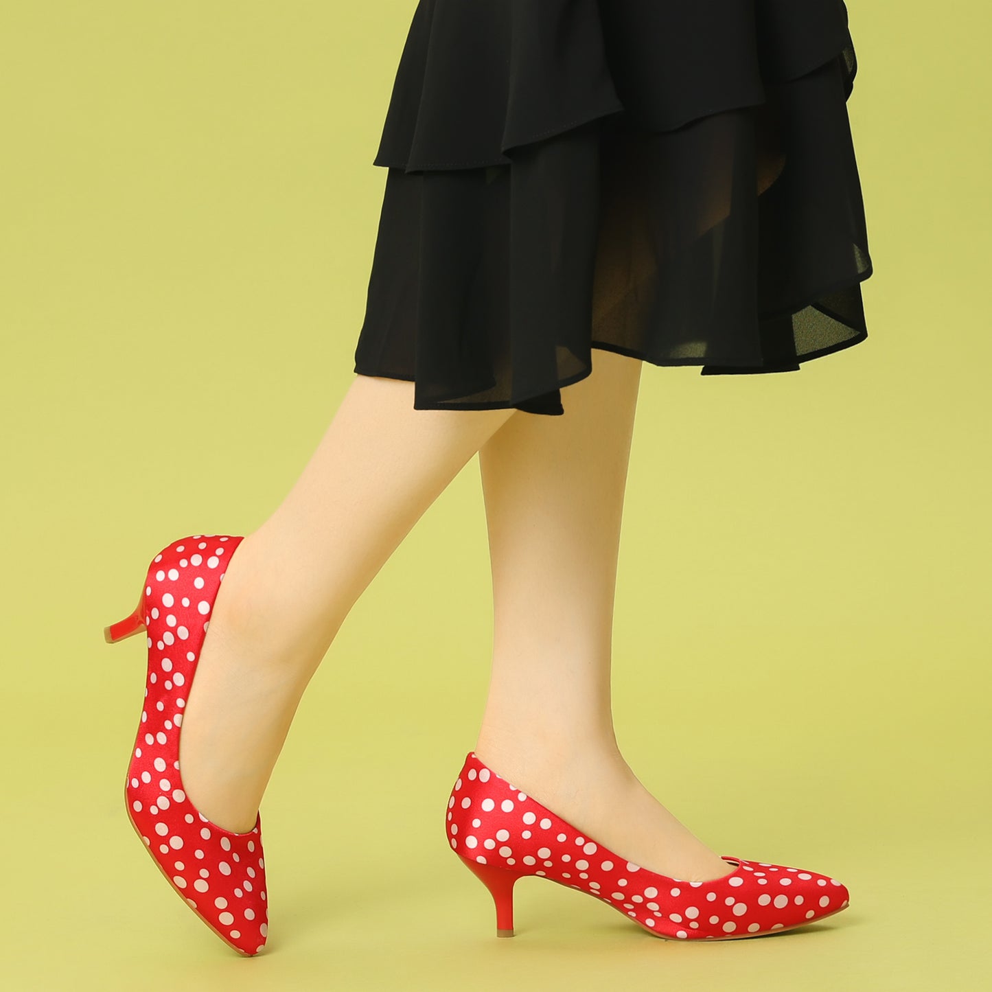 Zapatos de tacón alto con lunares y punta puntiaguda para mujer