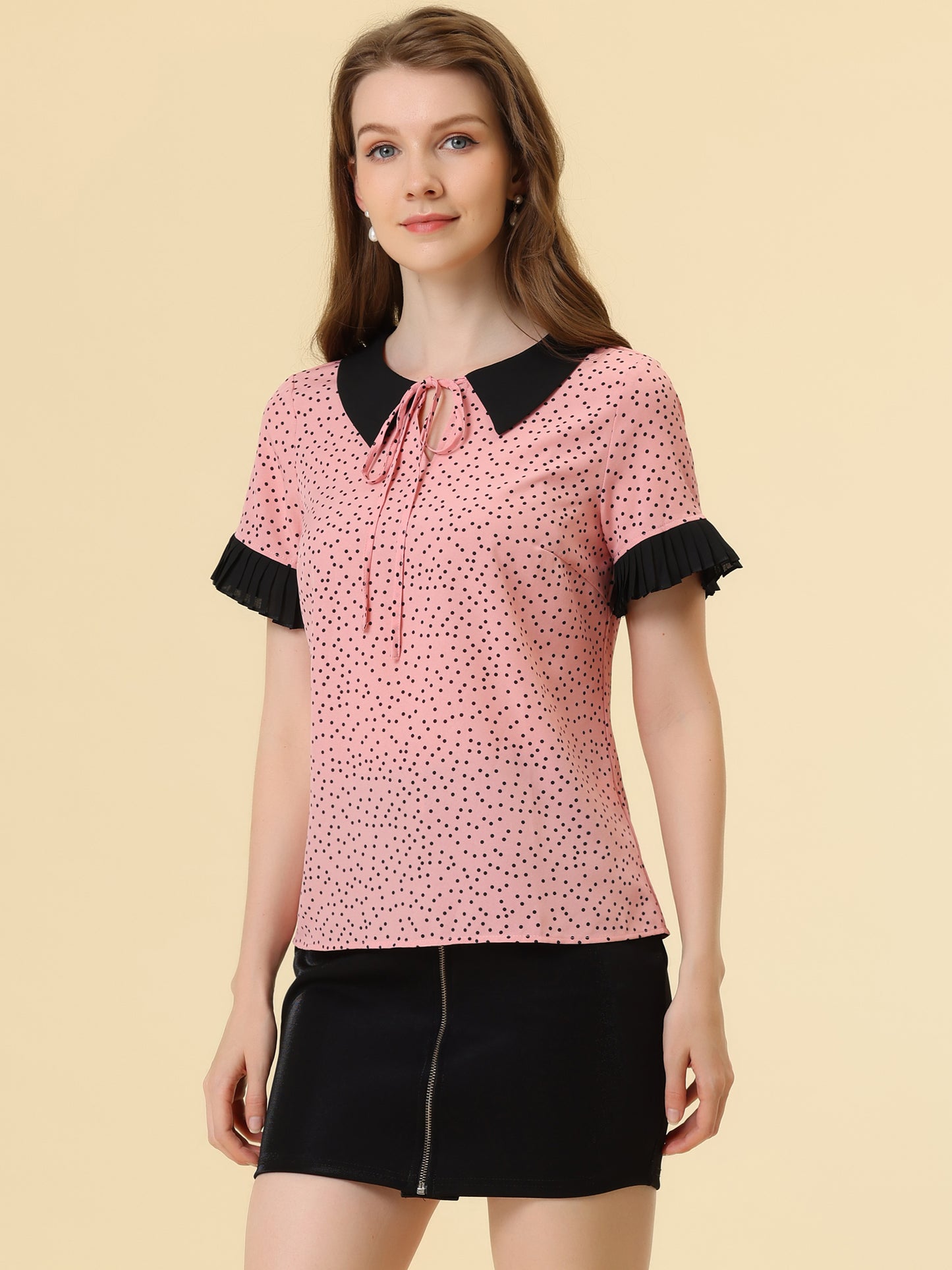 Blusa de manga corta con lunares y cuello de muñeca en contraste para mujer