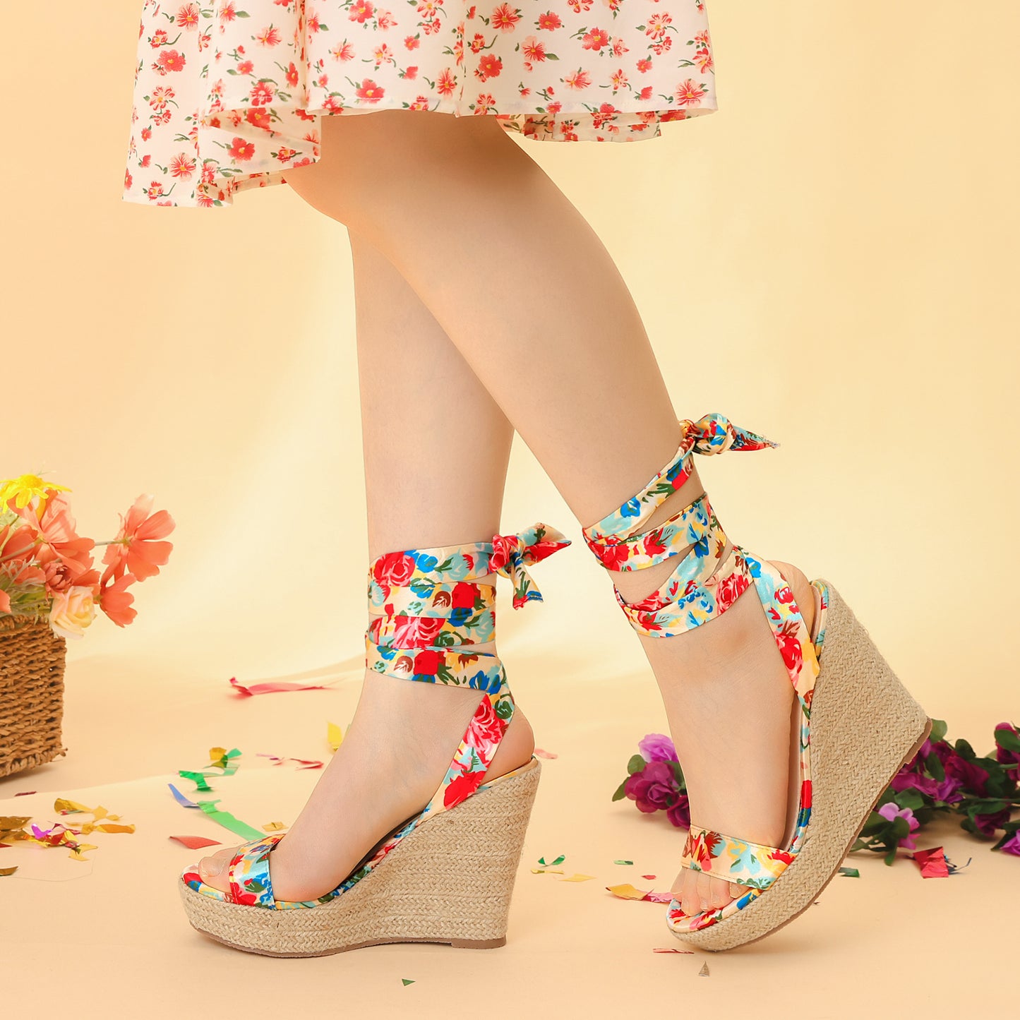 Sandalias de cuña con plataforma y estampado floral para mujer