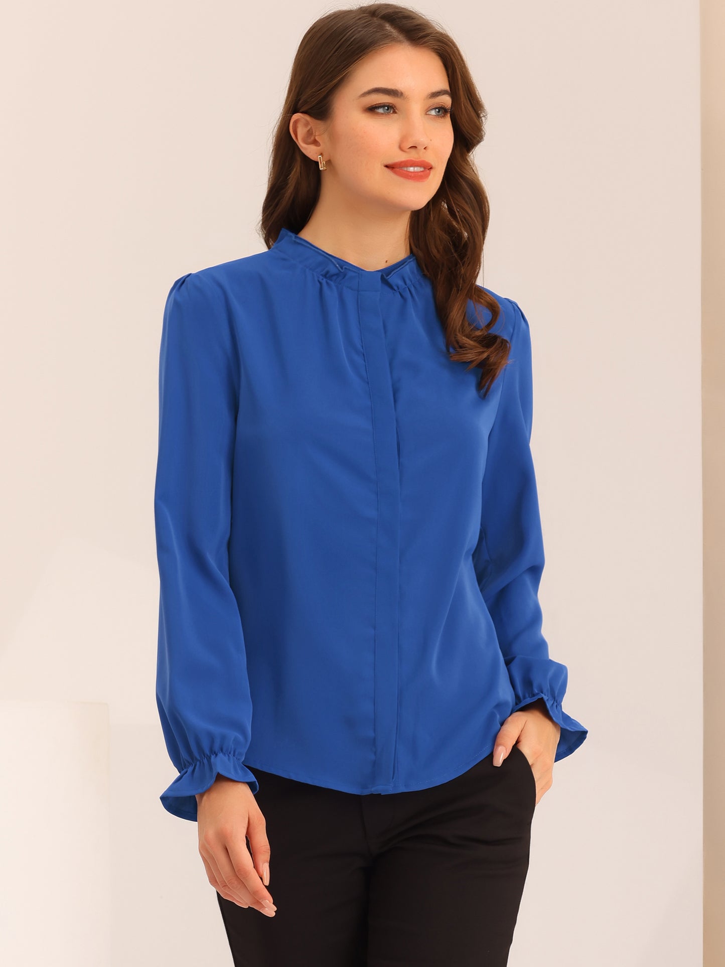 Blusa elegante de gasa con botones y manga larga con cuello con volantes para mujer