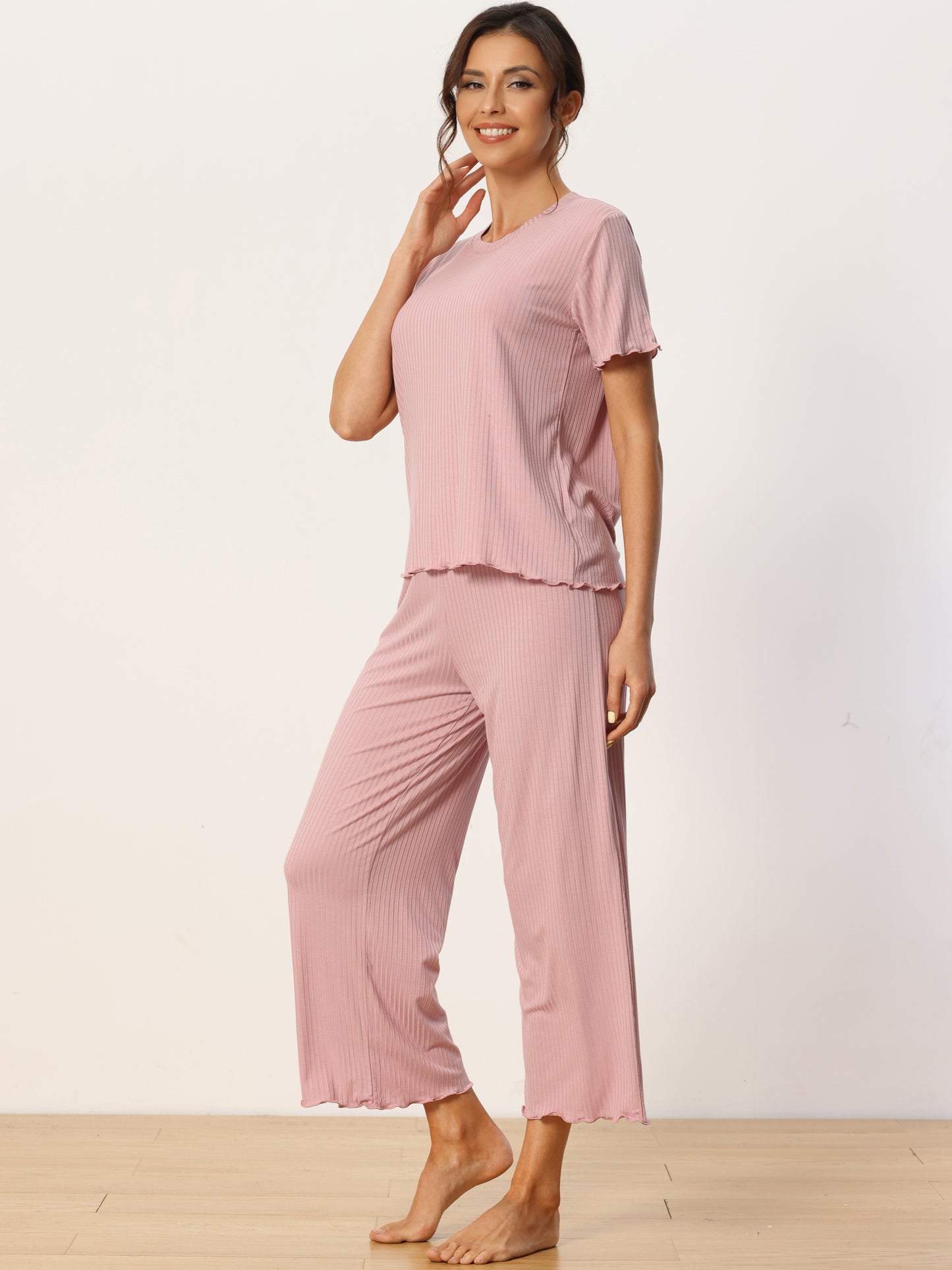 Women's Sleepwear Round Neck Knit Short Sleeve Shirt Capri Pajamas Set