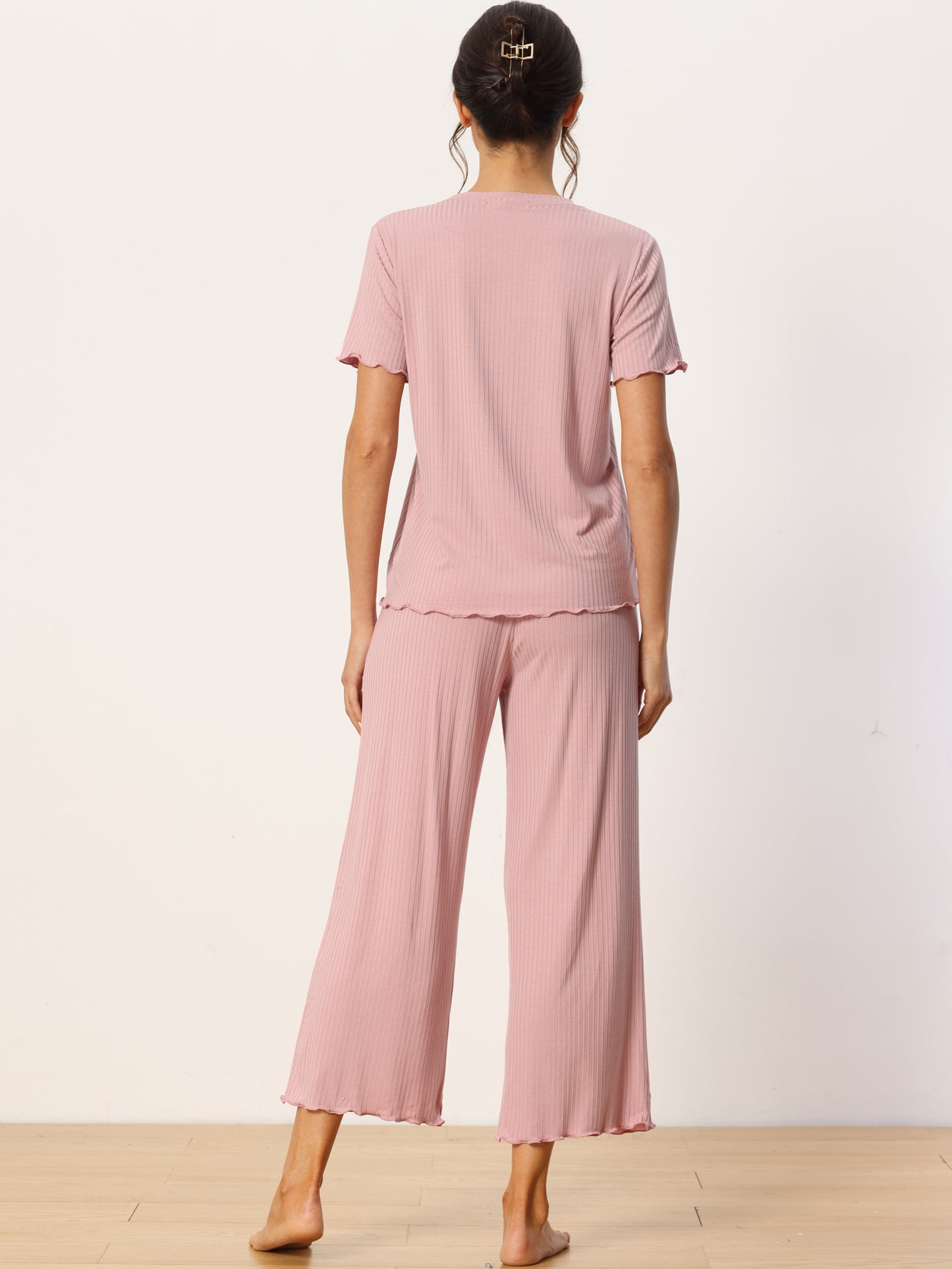 Women's Sleepwear Round Neck Knit Short Sleeve Shirt Capri Pajamas Set