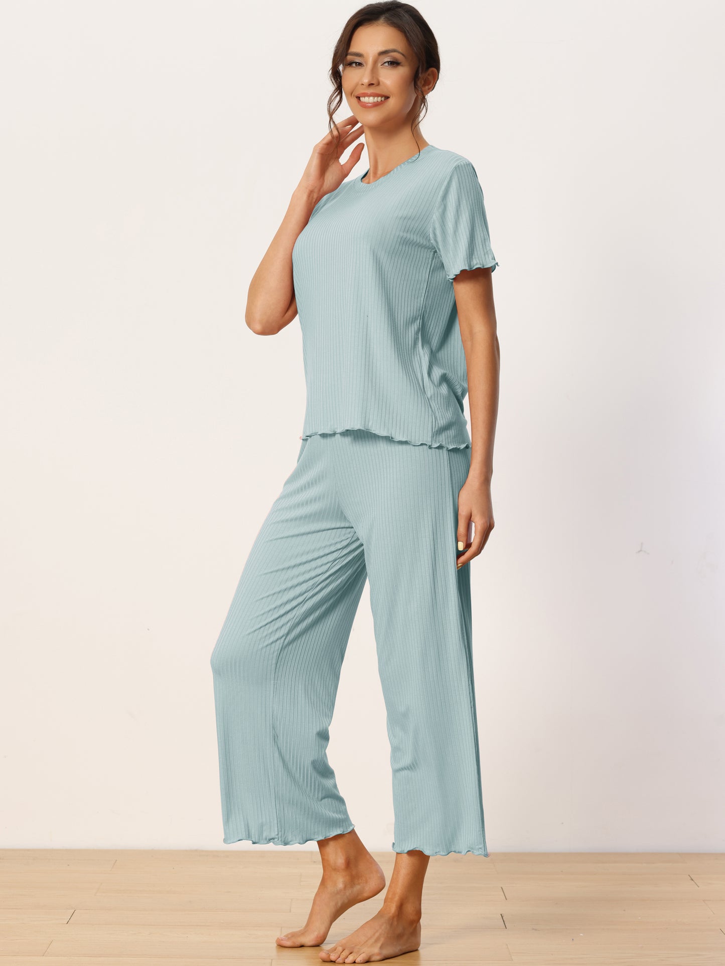 Women's Sleepwear Round Neck Knit Short Sleeve Shirt Capri Pajamas Set