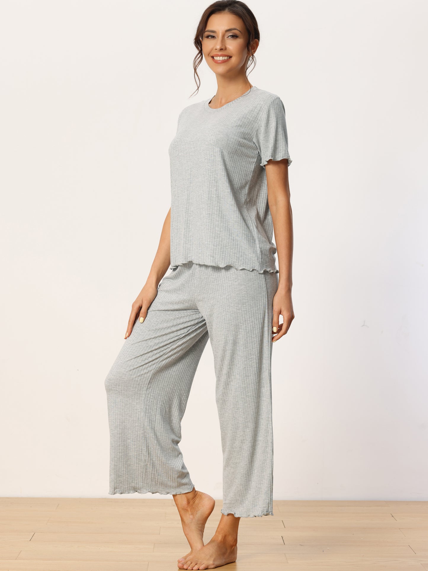 Women's Sleepwear Round Neck Knit Short Sleeve Shirt Capri Pajamas Set