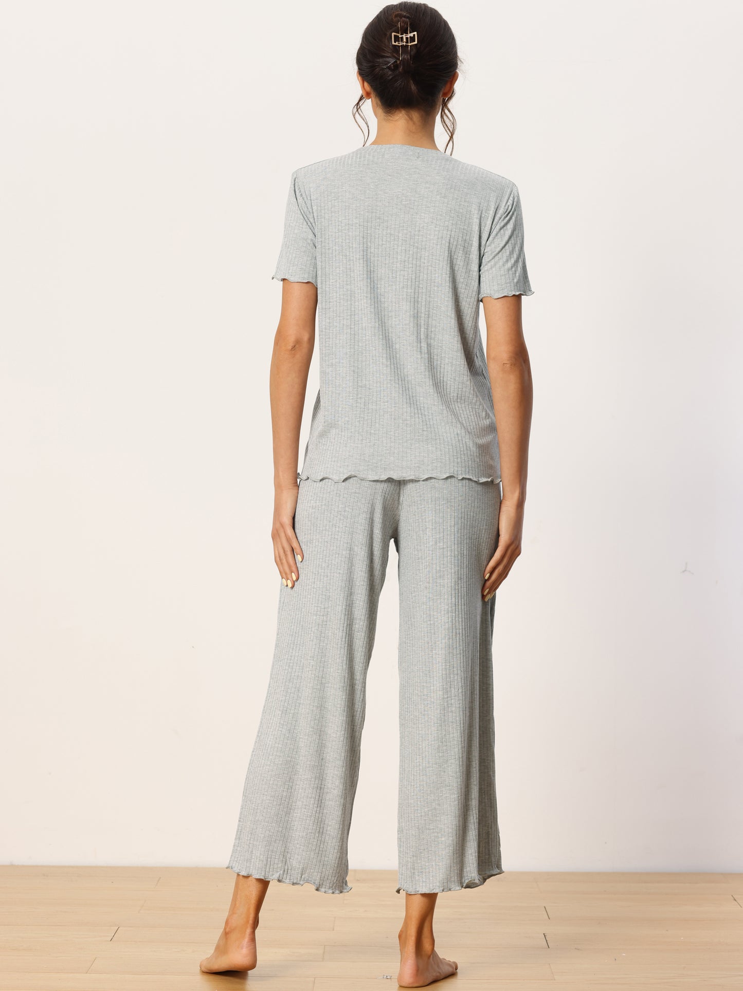 Women's Sleepwear Round Neck Knit Short Sleeve Shirt Capri Pajamas Set