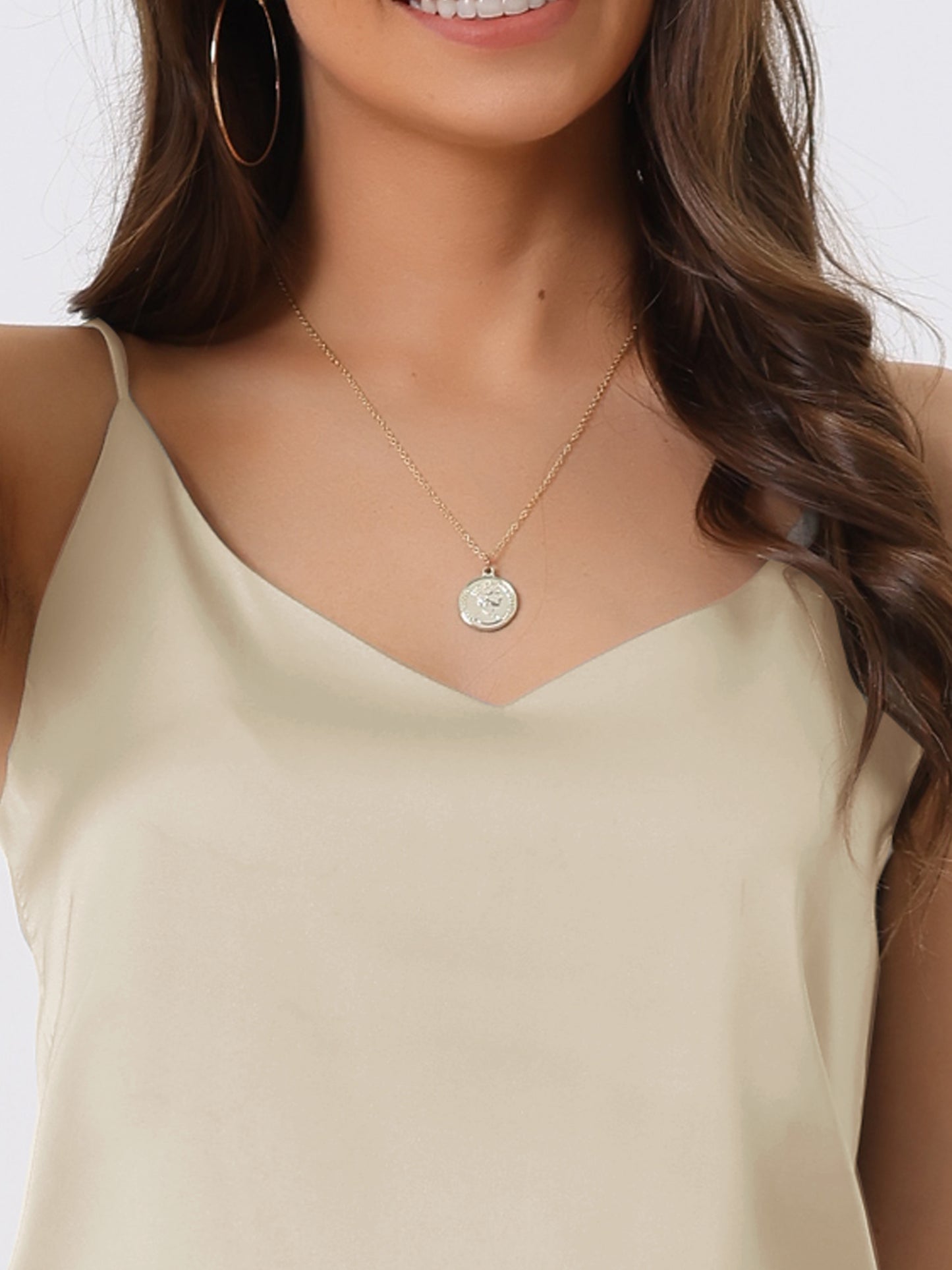 Camisole en satin pour femme, haut basique à col en V et bretelles spaghetti, caraco soyeux