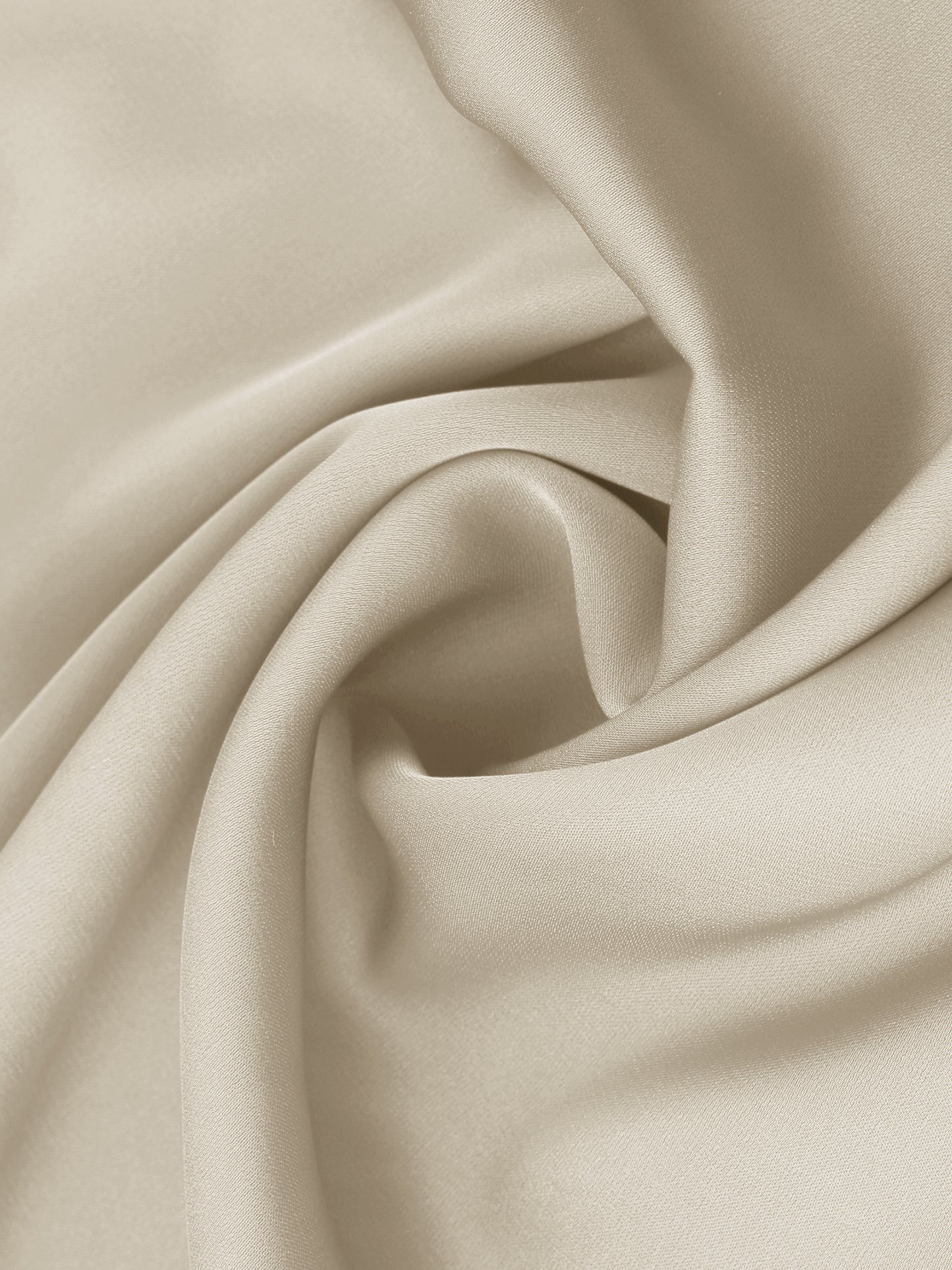 Camisole en satin pour femme, haut basique à col en V et bretelles spaghetti, caraco soyeux