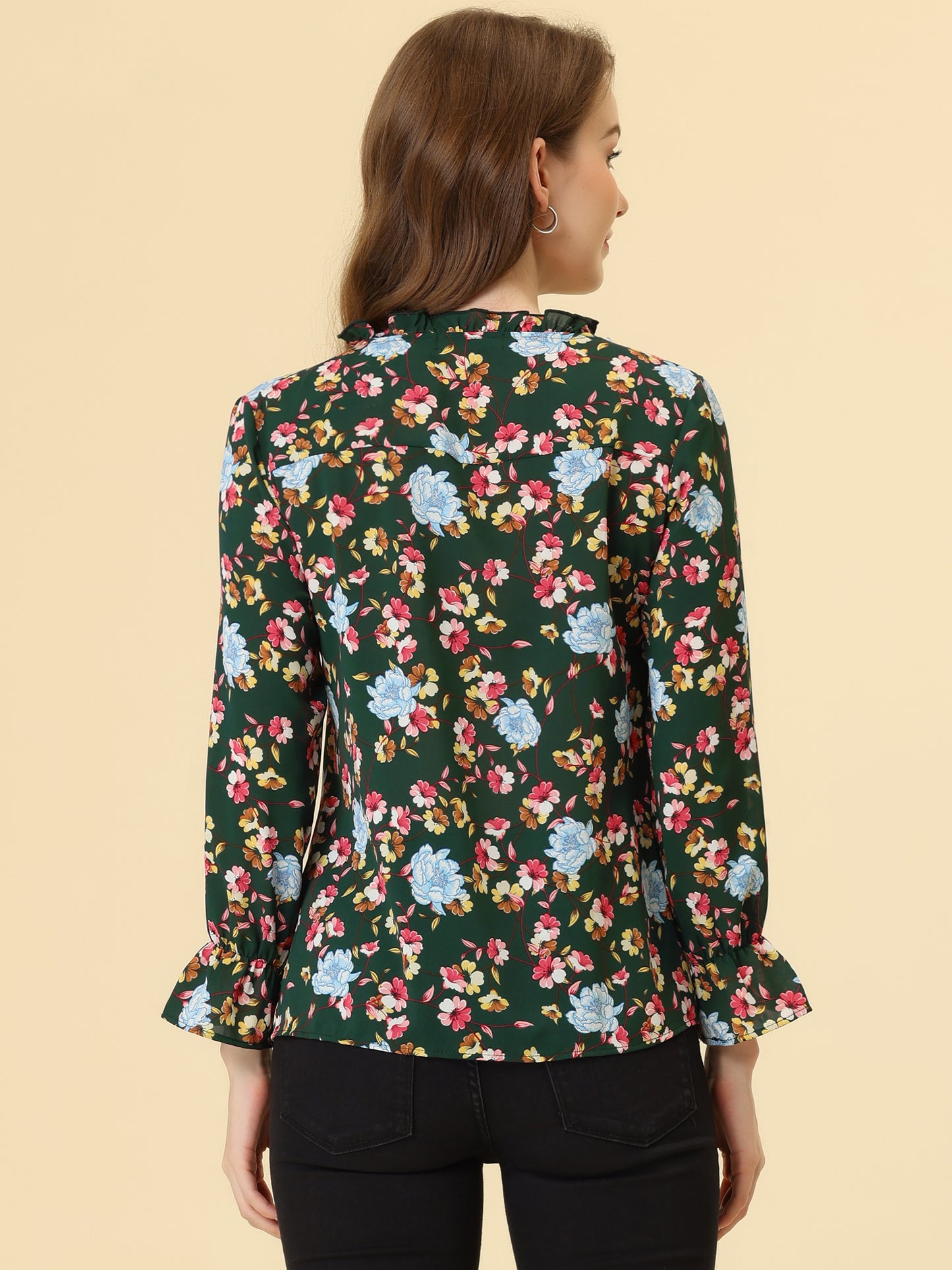 Blusa informal con cuello fruncido y botones con lazo floral para mujer