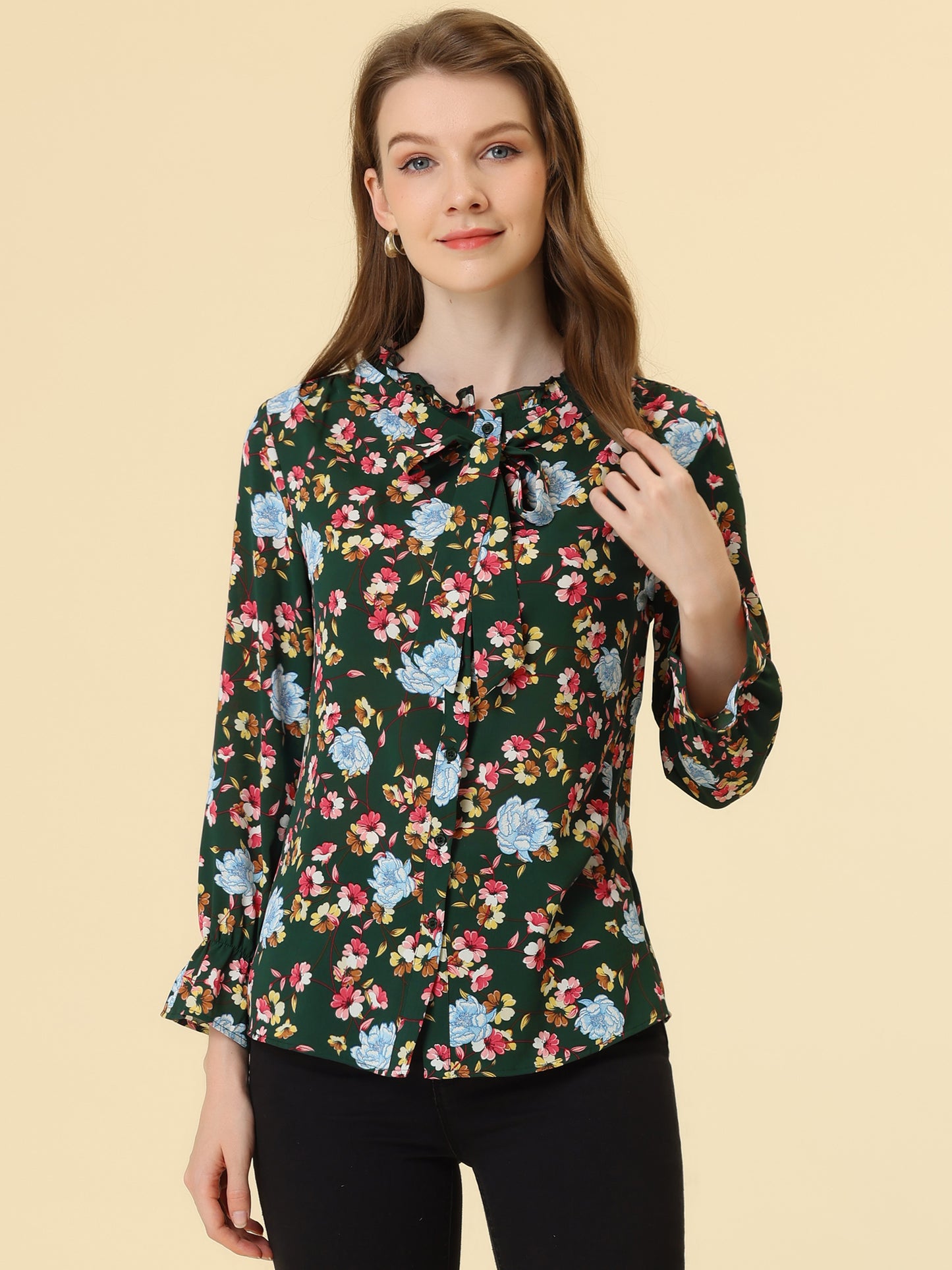 Blusa informal con cuello fruncido y botones con lazo floral para mujer