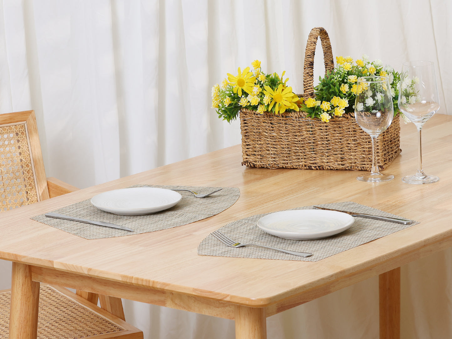 WovenTable Placemats Set of 6 Placemats Heat Resistant Water Proof Wipe Clean 18*12in