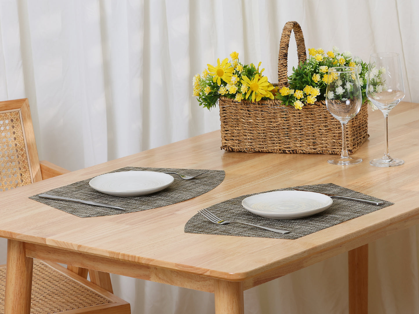 WovenTable Placemats Set of 6 Placemats Heat Resistant Water Proof Wipe Clean 18*12in