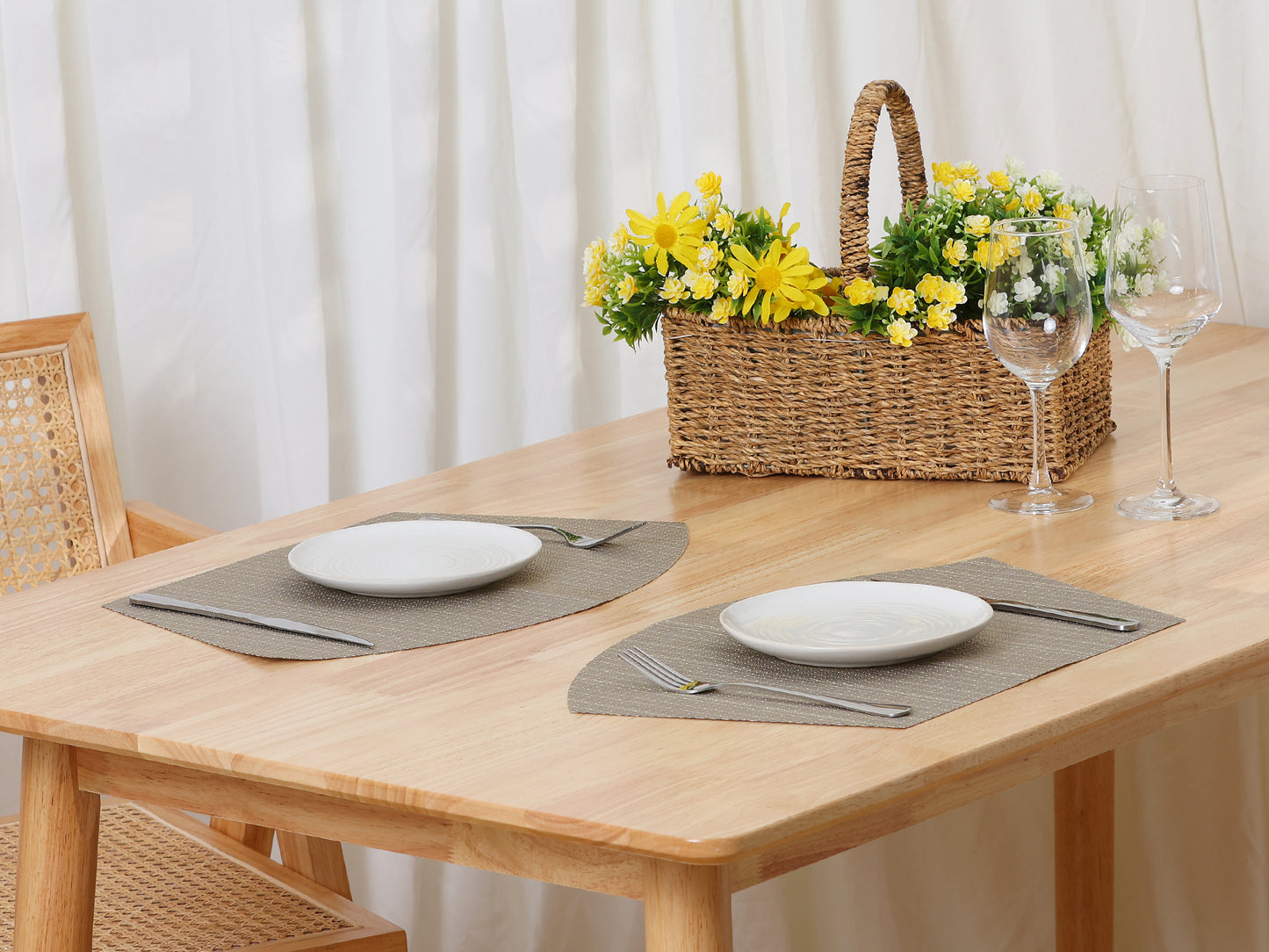 WovenTable Placemats Set of 6 Placemats Heat Resistant Water Proof Wipe Clean 18*12in