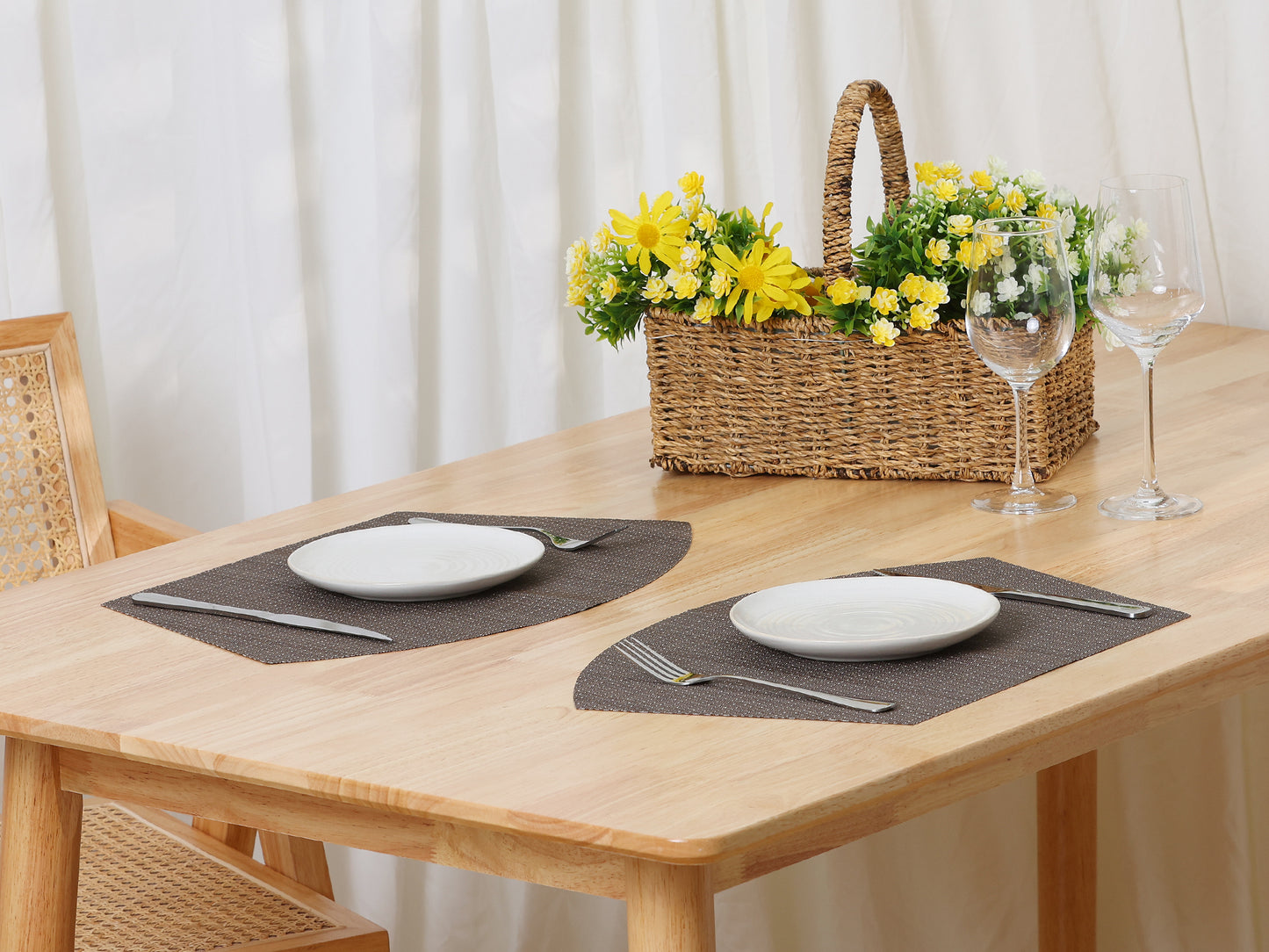 WovenTable Placemats Set of 6 Placemats Heat Resistant Water Proof Wipe Clean 18*12in