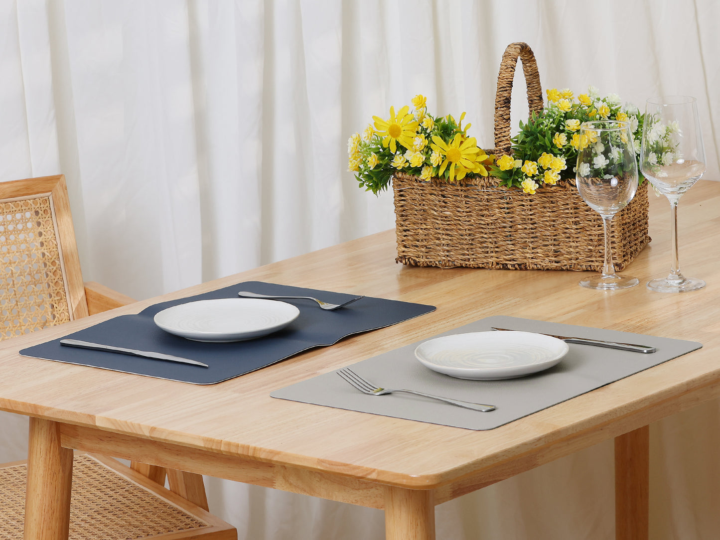 Placemats Set of 2 Faux Leather Heat Resistant Wipeable 17*12in