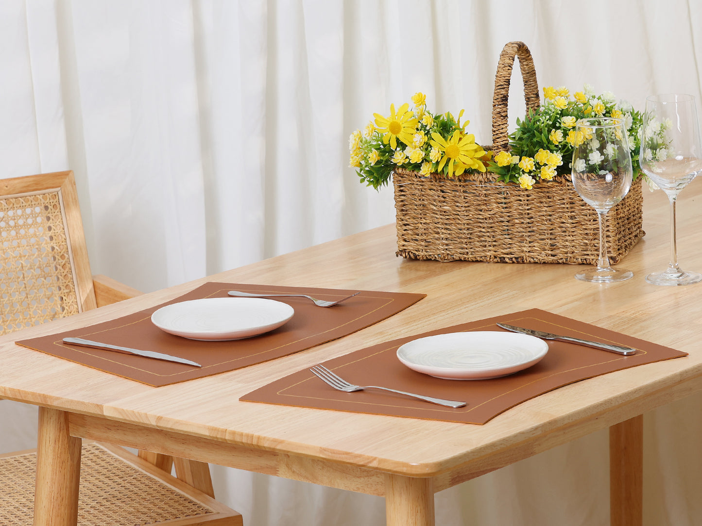 Round Table Placemats, Set of 6 Wedge Faux Leather Heat Resistant 20*12in