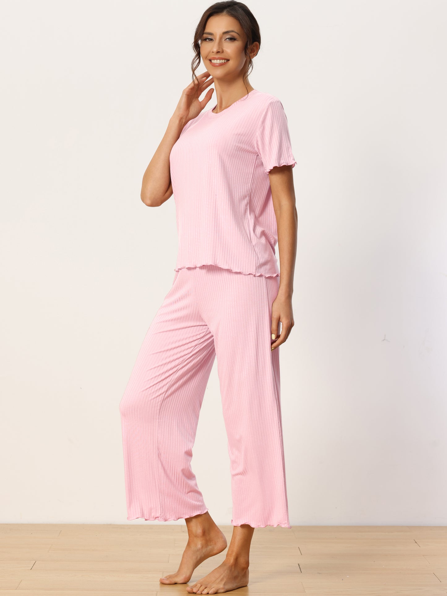 Conjunto de pijama capri de manga corta con cuello redondo y camisa de punto para mujer