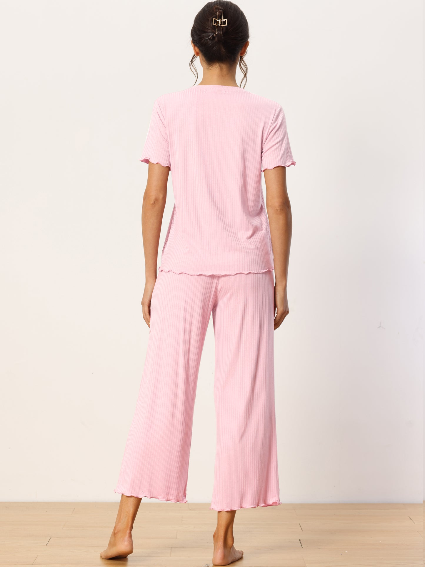 Conjunto de pijama capri de manga corta con cuello redondo y camisa de punto para mujer