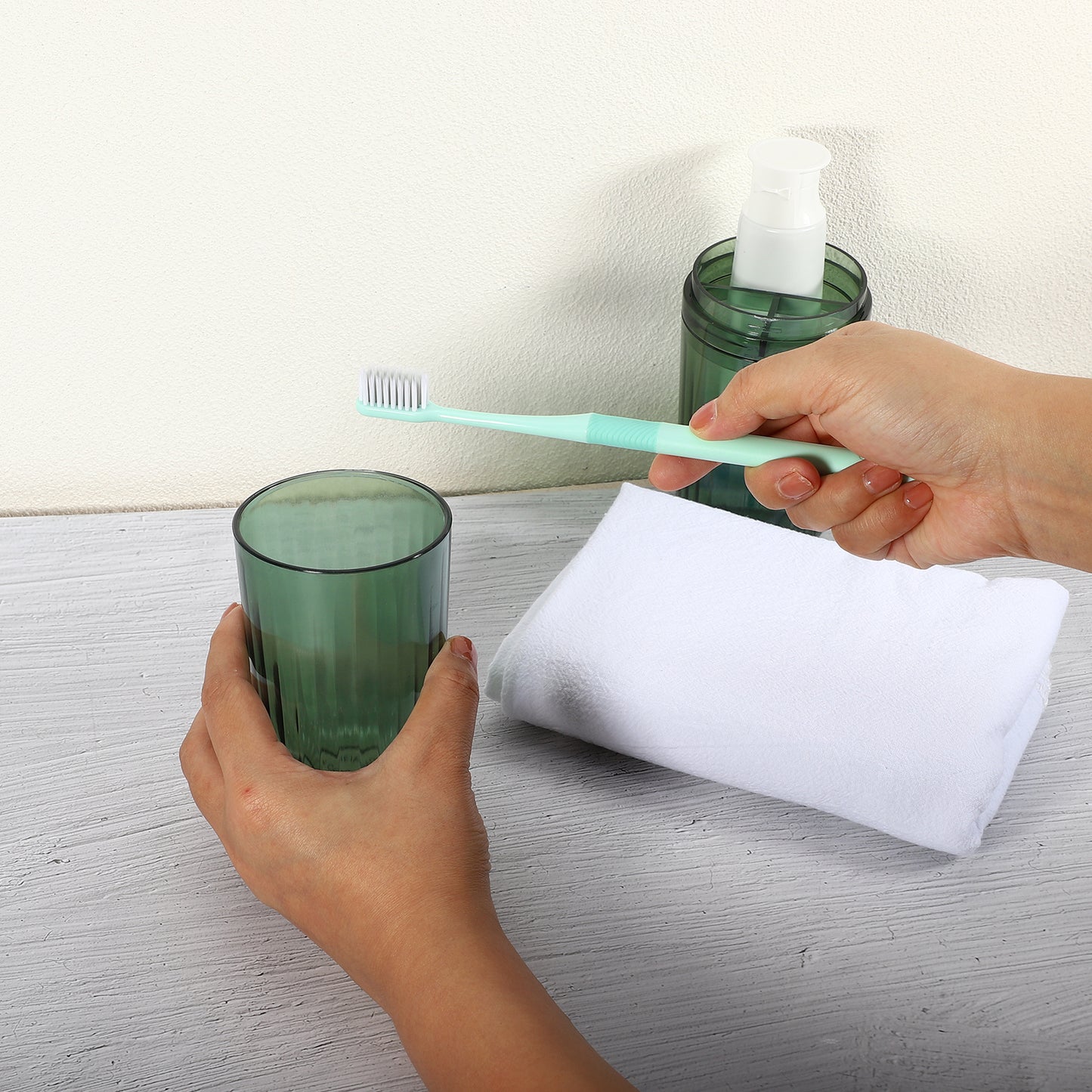 Clear Toothbrush Case for Travel Business, 8.27"x2.76" Green