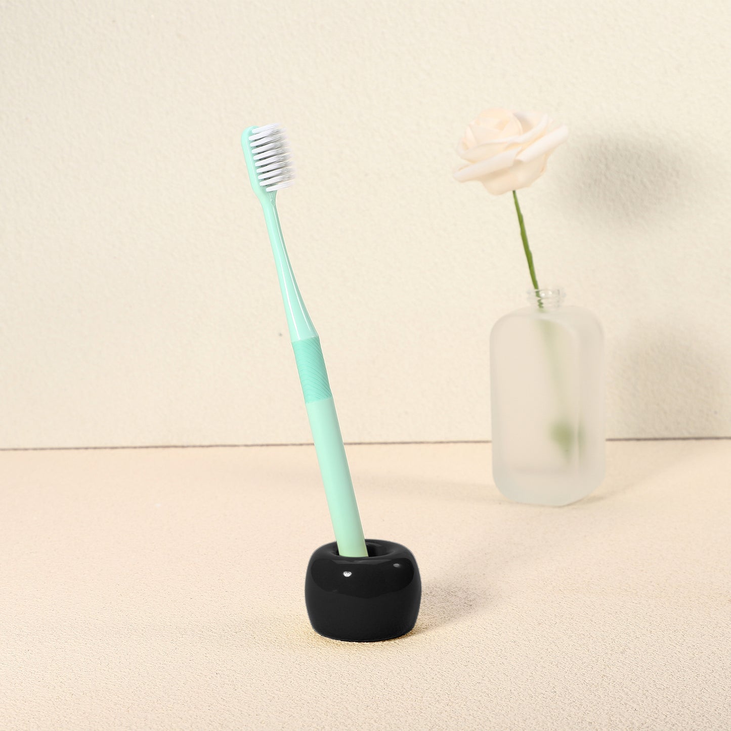 Mini portacepillos de dientes redondo de cerámica para baño, 4,2 x 3 cm, color negro