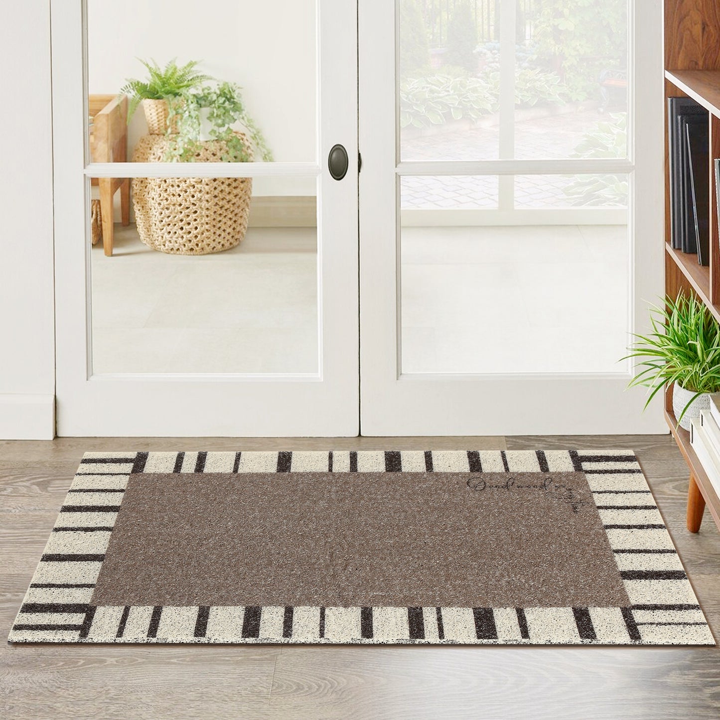 Geometric Modern Outdoor Door Mat, Entry Mat Resist Dirt Non-Slip Washable Thin Door Mats