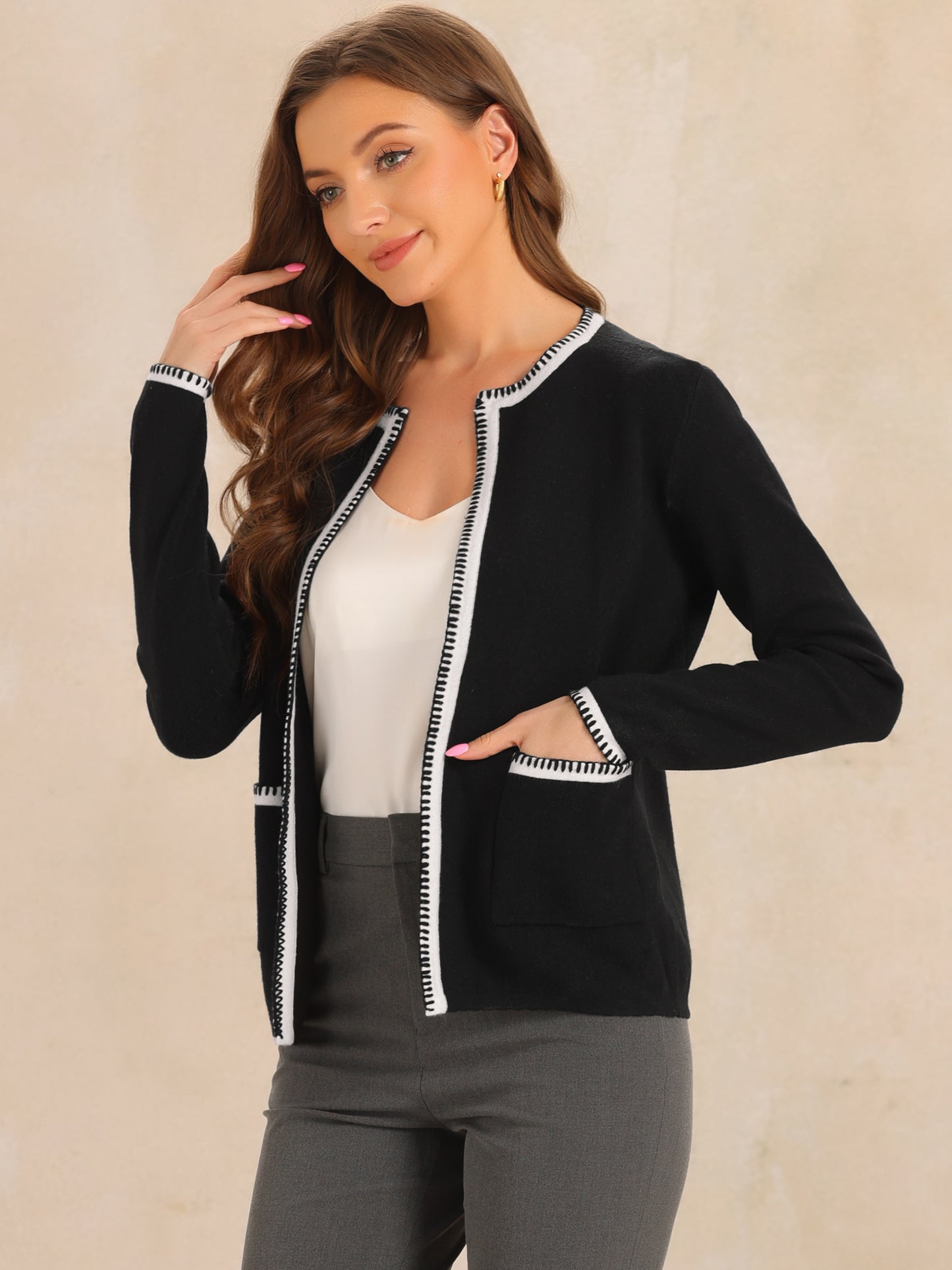 Suéter elegante de punto con mangas largas y abertura frontal para mujer en color contrastante