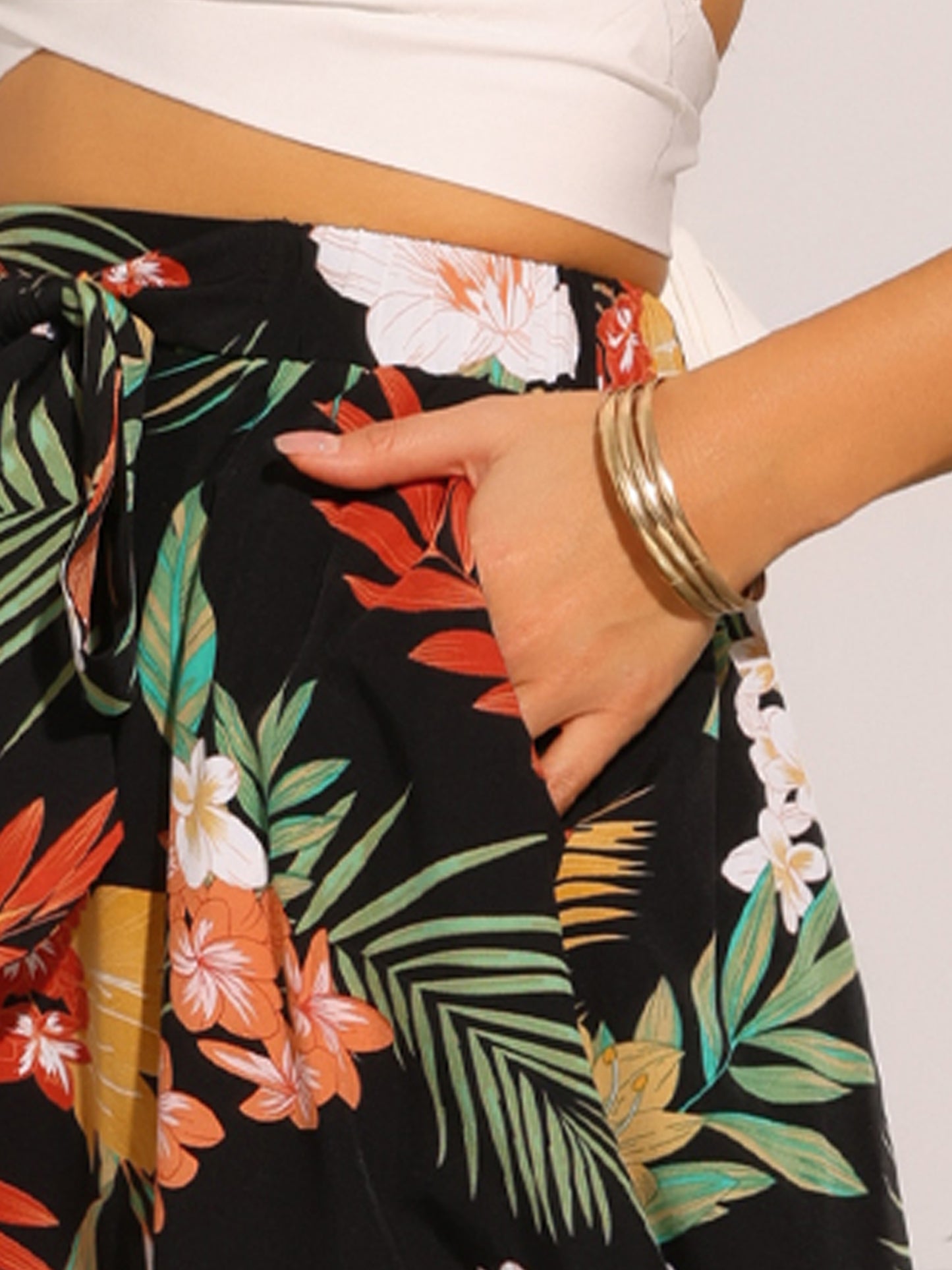 Women's Floral Boho Midi Skirt Elastic Waist A-Line Flowy Summer Skirt with Pocket