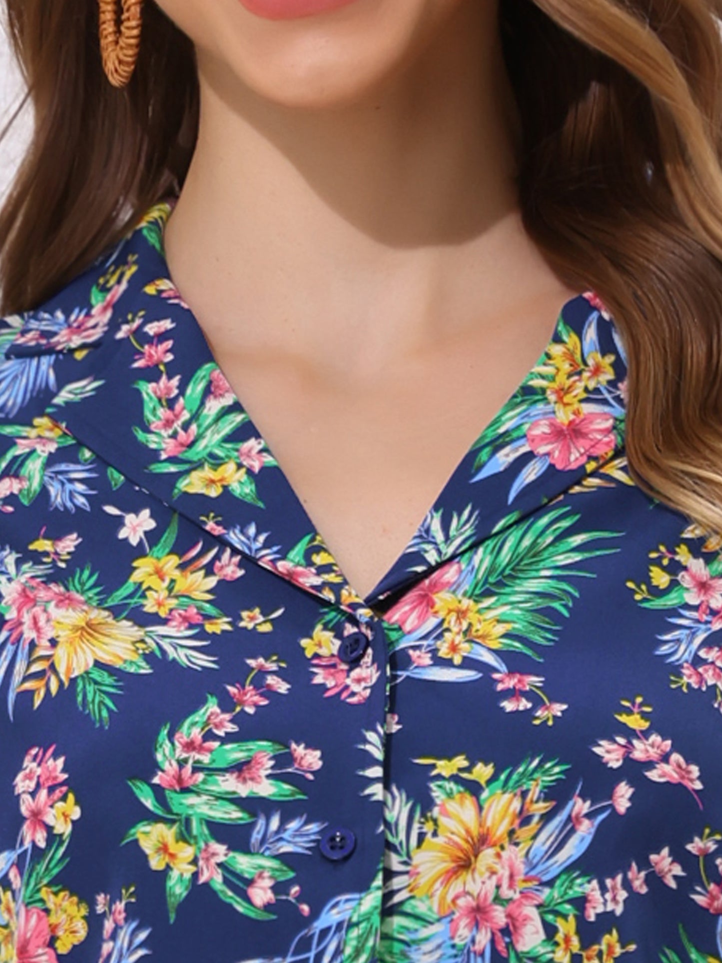 Conjunto hawaiano de 2 piezas para mujer, camisa floral con botones y pantalones cortos, estilo tropical, para vacaciones en la playa, informal.