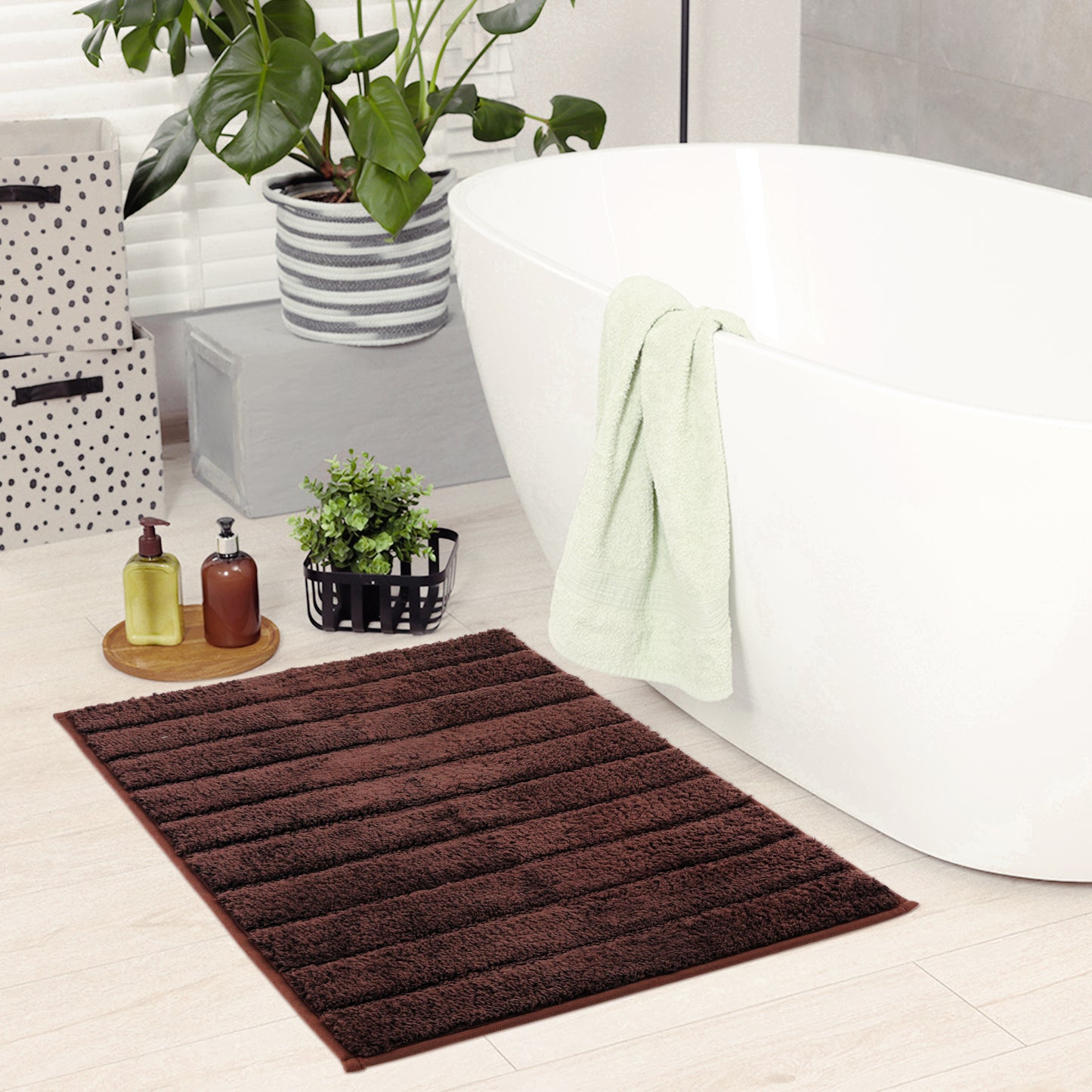 Soft Stripe Bathroom Rug, Rubber Backing Quick Dry Microfiber Rugs Non Slip Bath Mats
