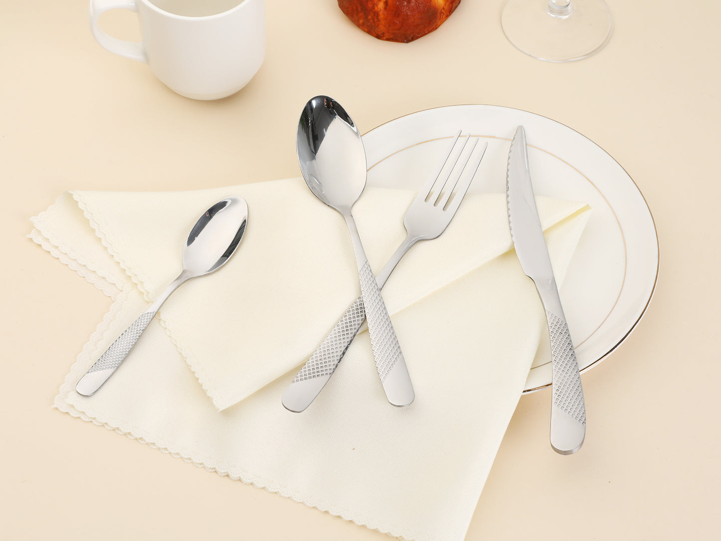 24 Pieces Silverware Set, Stainless Steel Flatware with Knife, Spoons and Forks Set