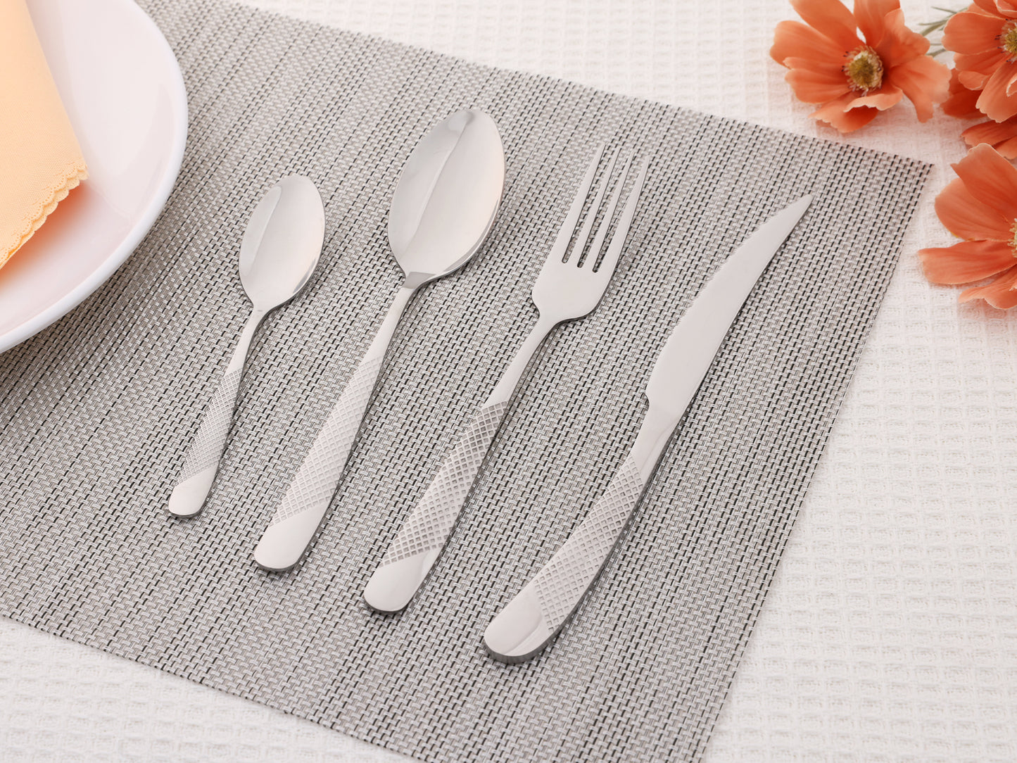 24 Pieces Silverware Set, Stainless Steel Flatware with Knife, Spoons and Forks Set