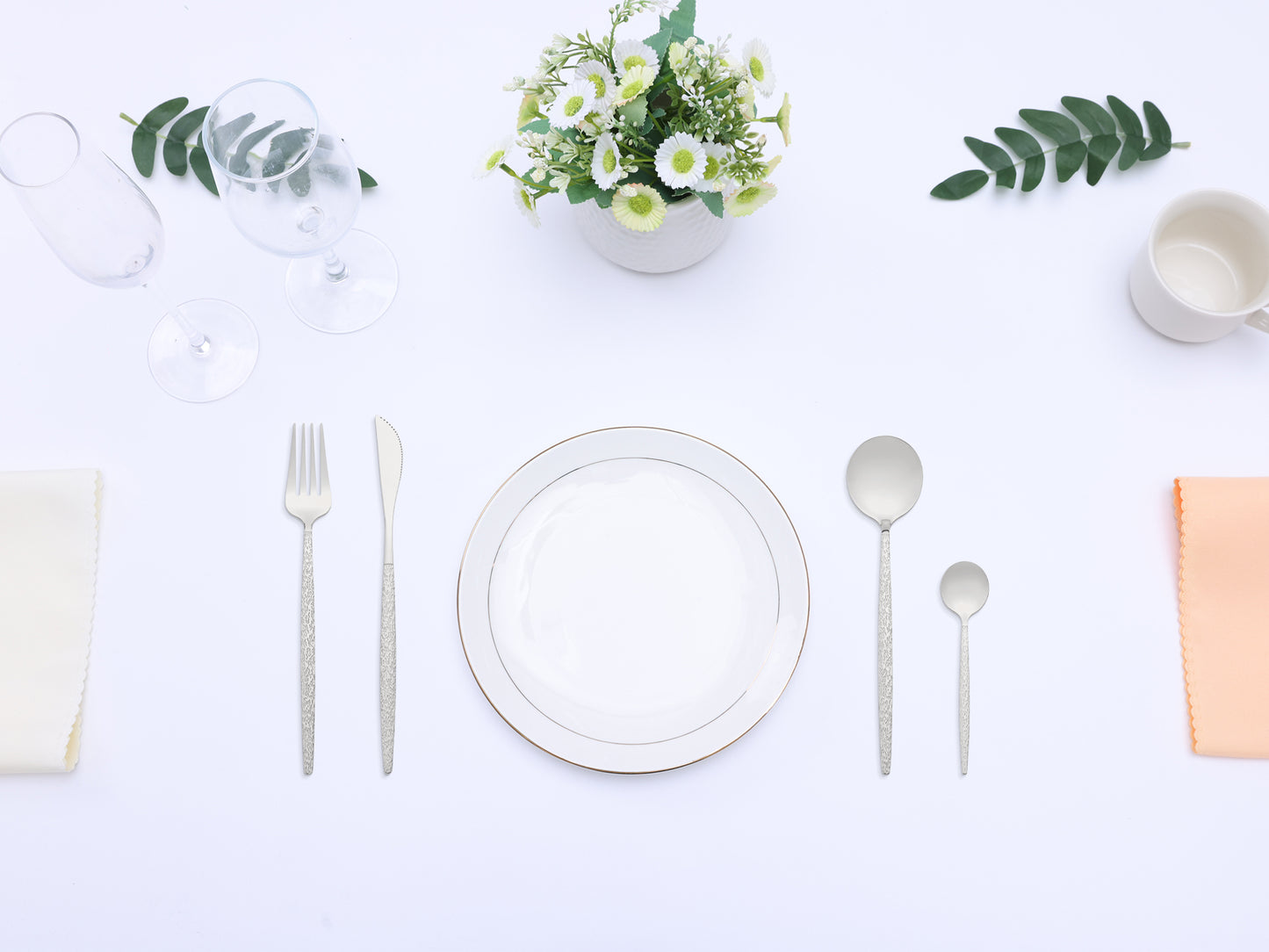 24 Pieces Silverware Set, Stainless Steel Flatware with Knife, Spoons and Fork