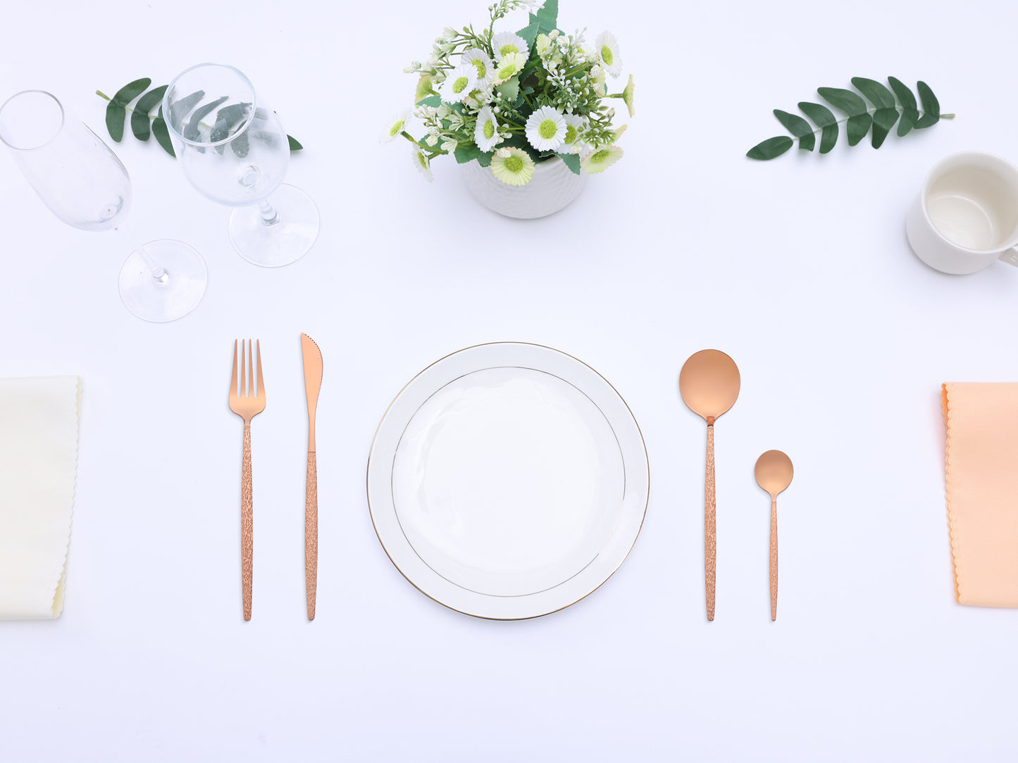 24 Pieces Silverware Set, Stainless Steel Flatware with Knife, Spoons and Fork