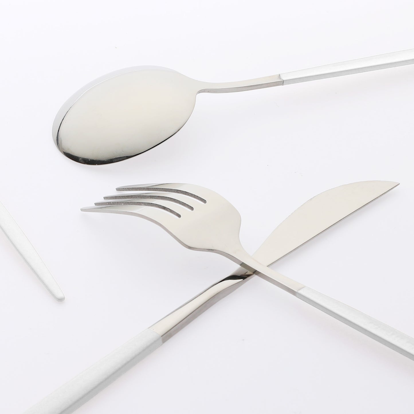 4 Pieces Silverware Set, Stainless Steel Flatware with Spoons and Forks Set