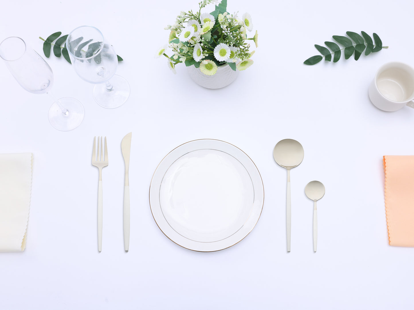 4 Pieces Silverware Set, Stainless Steel Flatware with Spoons and Forks Set