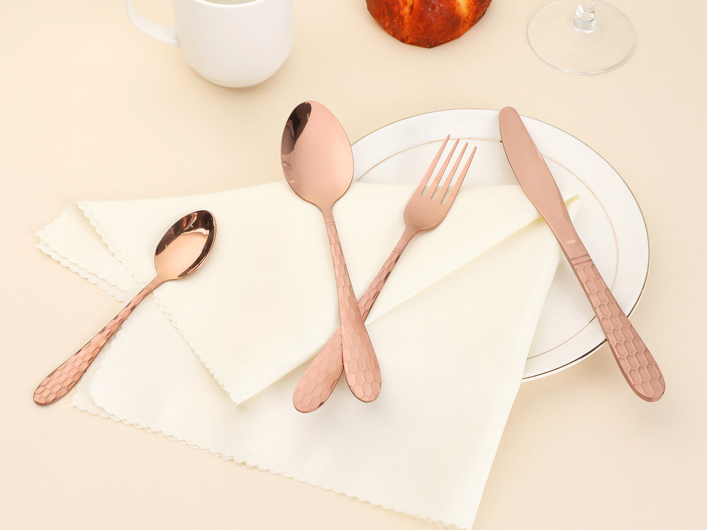 16 Pieces Silverware Set, Stainless Steel Flatware Knives, Spoons and Forks Set