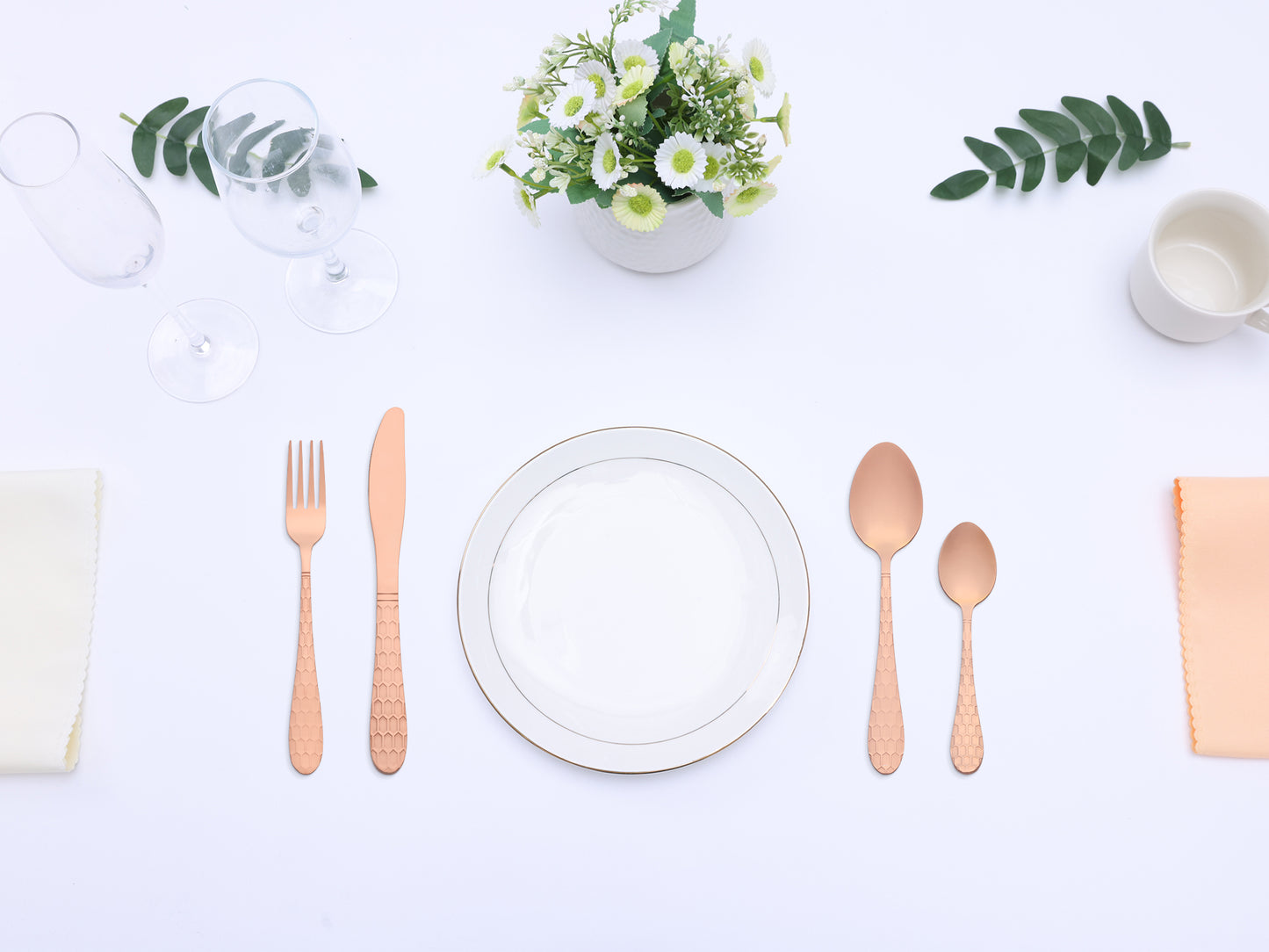 16 Pieces Silverware Set, Stainless Steel Flatware Knives, Spoons and Forks Set