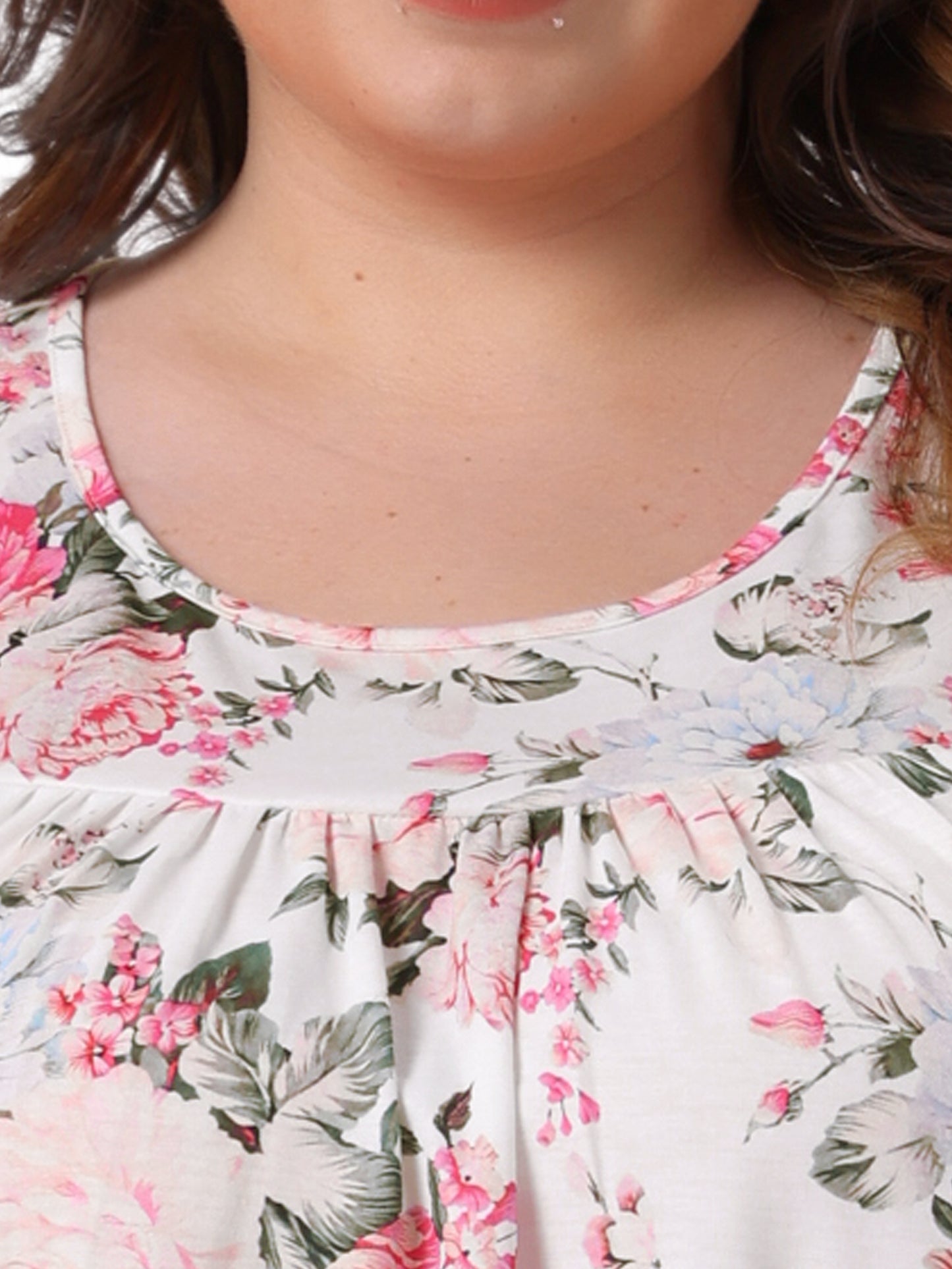 Women Plus Size Boho Round Neck Pleated Sleeveless Curved Hem Flowy Tank Top