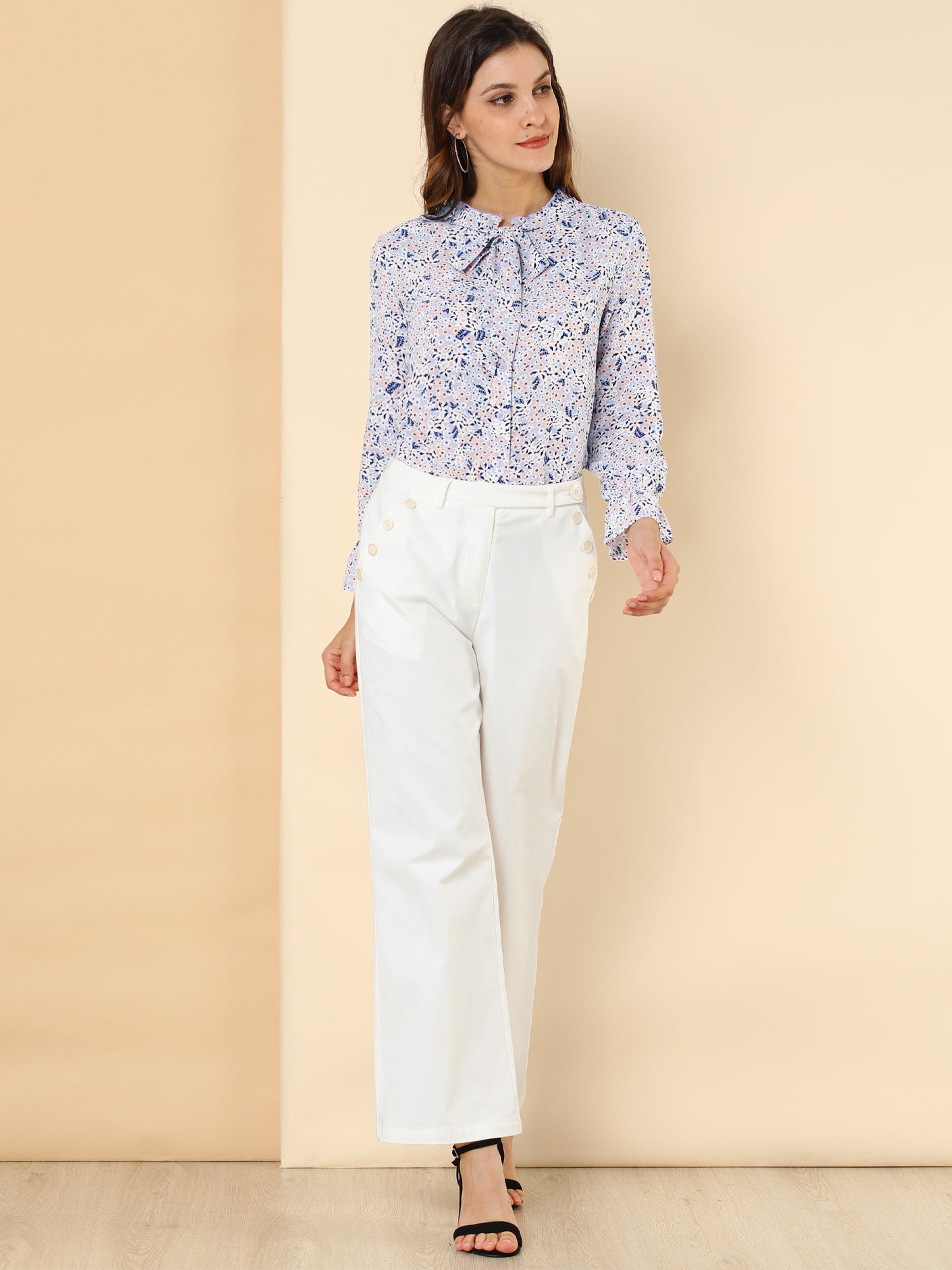 Blusa informal con cuello fruncido y botones con lazo floral para mujer