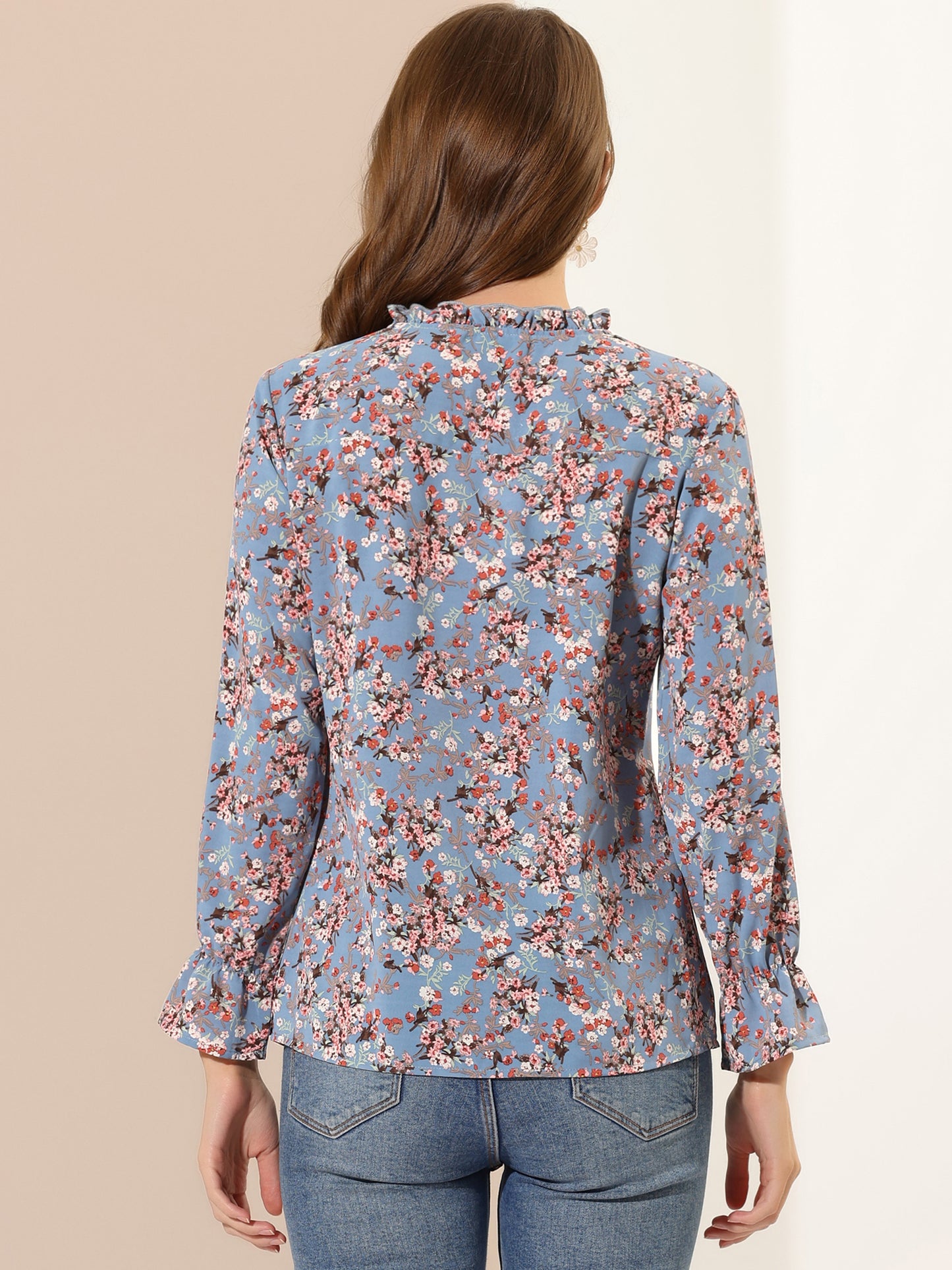 Blusa informal con cuello fruncido y botones con lazo floral para mujer