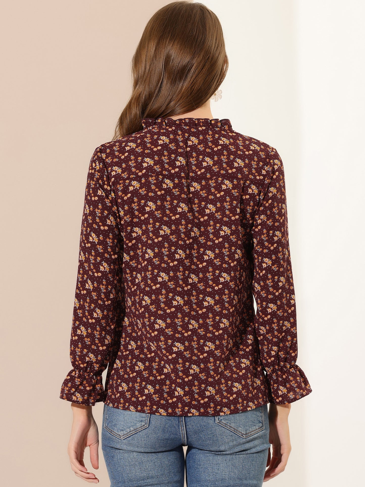 Blusa informal con cuello fruncido y botones con lazo floral para mujer
