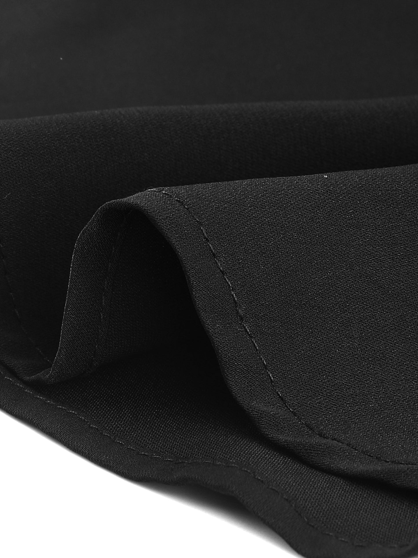 Blusa elegante de mujer con cuello alto, mangas cortas y aberturas en la espalda
