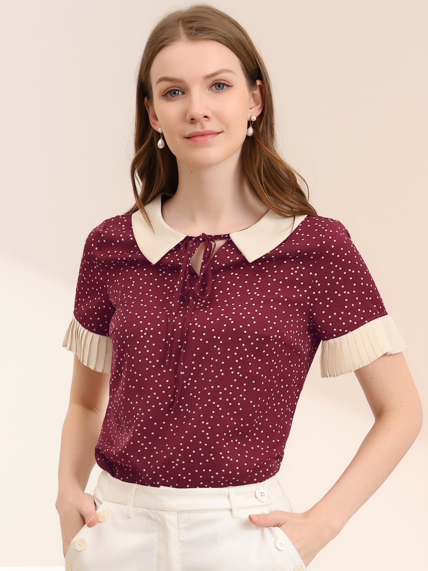 Blusa de manga corta con lunares y cuello de muñeca en contraste para mujer