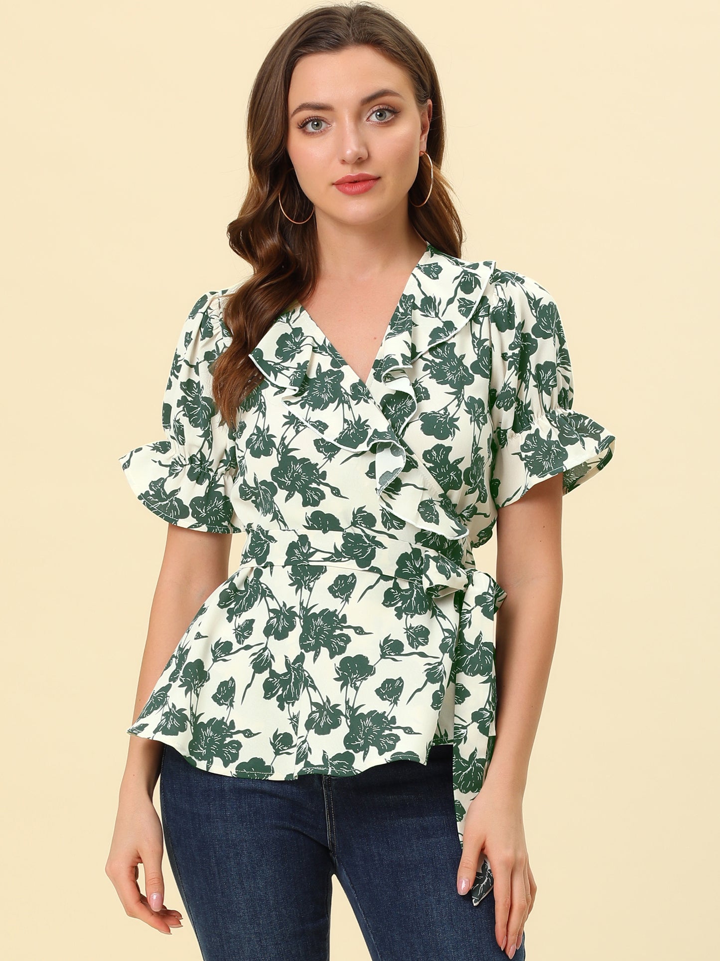 Blusa cruzada floral de manga corta con volantes, cuello en V y cinturón con peplum para mujer