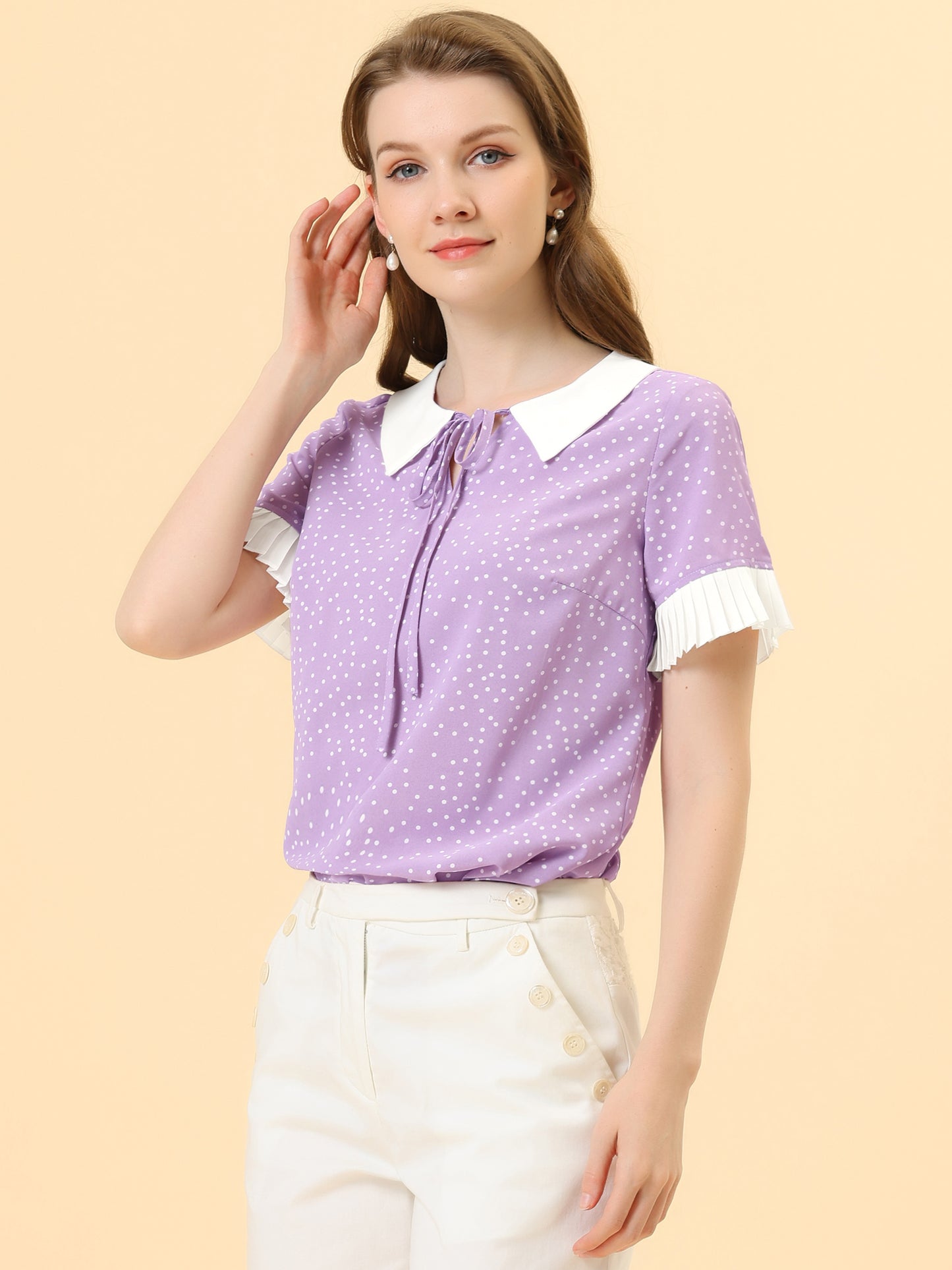 Blusa de manga corta con lunares y cuello de muñeca en contraste para mujer